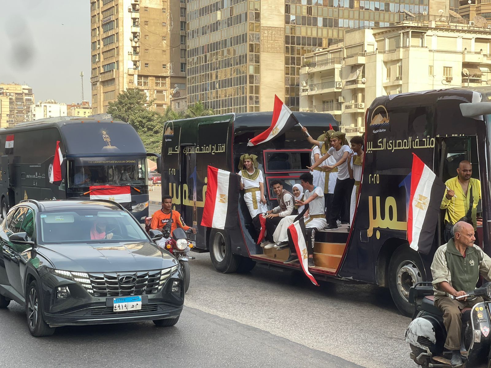 باصات تجوب محافظة الجيزة احتفالا بالمتحف الكبير باصات تجوب محافظة الجيزة احتفالا بالمتحف الكبير