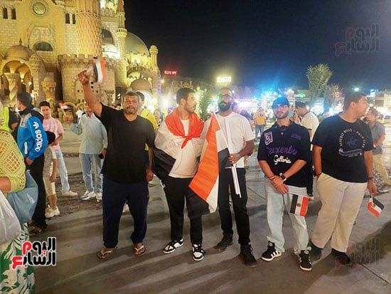 توافد-مواطنين-بطور-سيناء-على-الميادين-للاحتفال-بافتتاح-المتحف-الكبير-(1) توافد-مواطنين-بطور-سيناء-على-الميادين-للاحتفال-بافتتاح-المتحف-الكبير-(1)