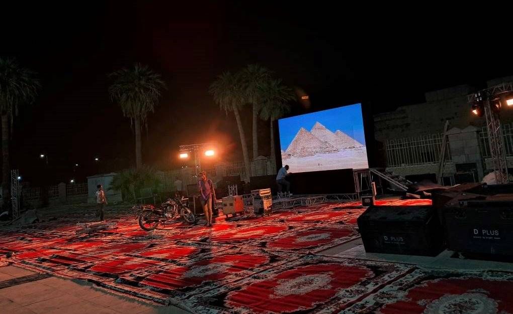 تجهيز الشاشات العملاقة فى ميادين محافظة الأقصر تجهيز الشاشات العملاقة فى ميادين محافظة الأقصر