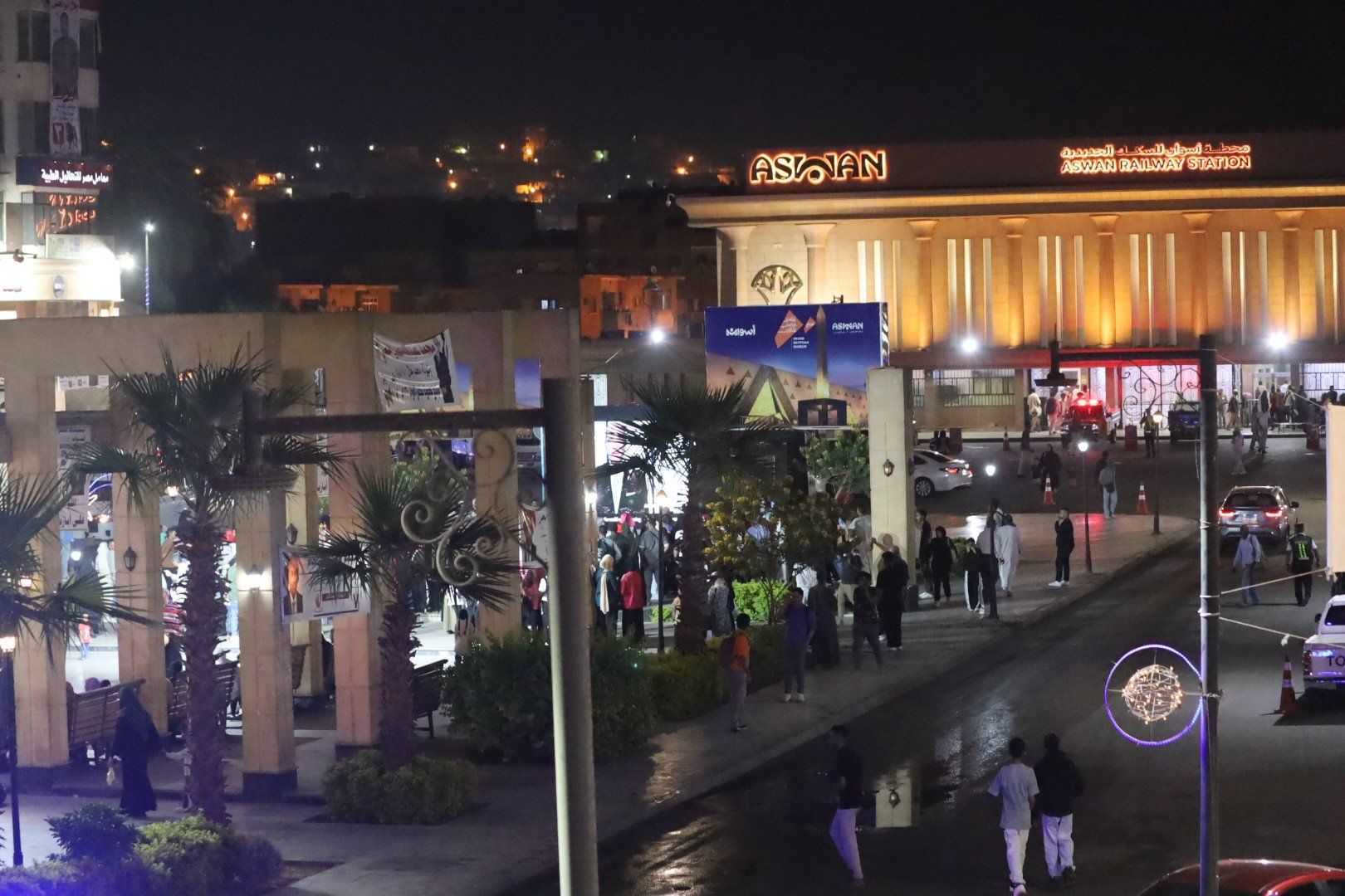 فرحة عارمة بين أهالى أسوان بحفل افتتاح المتحف المصرى الكبير (6) فرحة عارمة بين أهالى أسوان بحفل افتتاح المتحف المصرى الكبير (6)