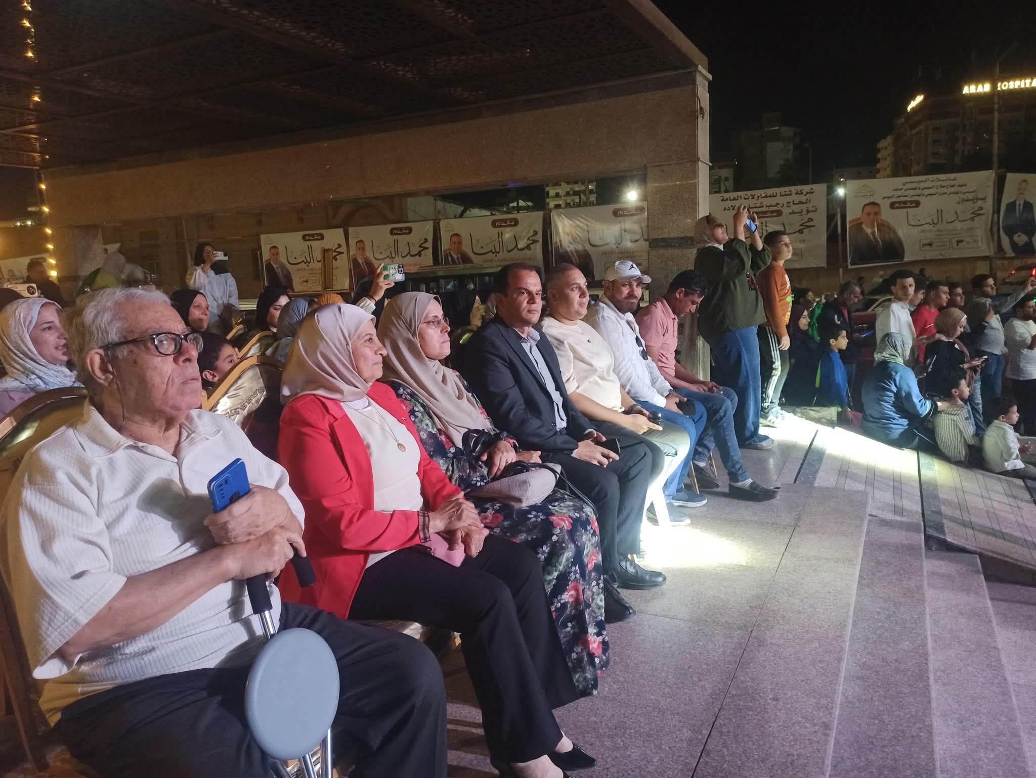 مواطنون بالدقهلية يتابعون احتفالية افتتاح المتحف المصري الكبير (5) مواطنون بالدقهلية يتابعون احتفالية افتتاح المتحف المصري الكبير (5)