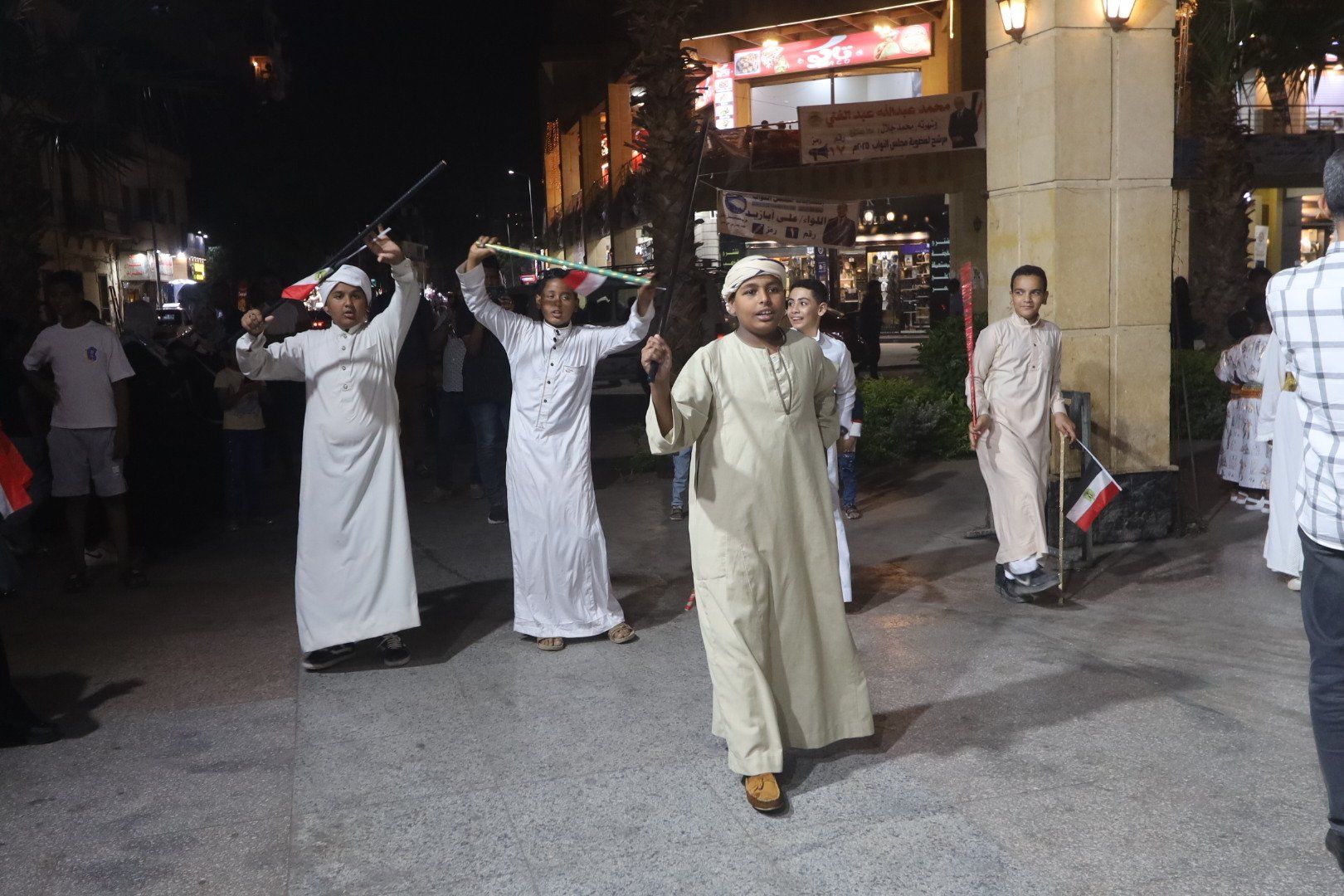 فرحة عارمة بين أهالى أسوان بحفل افتتاح المتحف المصرى الكبير (3) فرحة عارمة بين أهالى أسوان بحفل افتتاح المتحف المصرى الكبير (3)