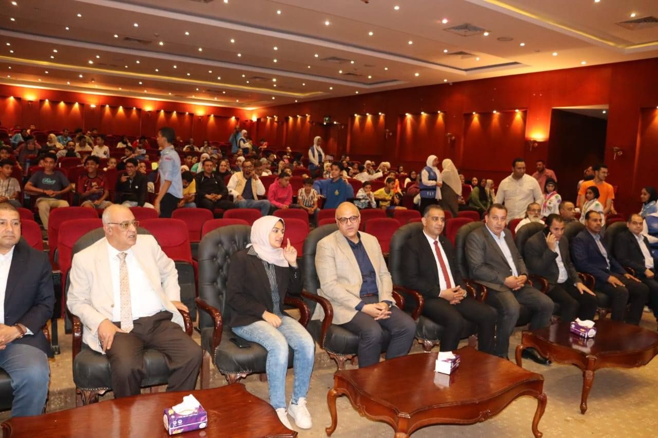 المشاركين بالاحتفالات المشاركين بالاحتفالات