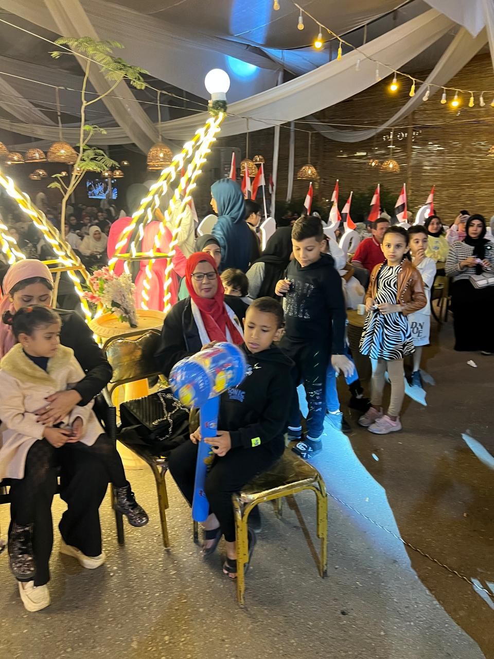 تجمع المواطنين للاحتفال بافتتاح المتحف المصرى الكبير تجمع المواطنين للاحتفال بافتتاح المتحف المصرى الكبير