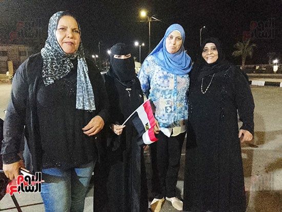 مواطنون-بطور-سيناء-يتابعون-حفل-افتتاح-المتحف-المصرى-الكبير-(2) مواطنون-بطور-سيناء-يتابعون-حفل-افتتاح-المتحف-المصرى-الكبير-(2)