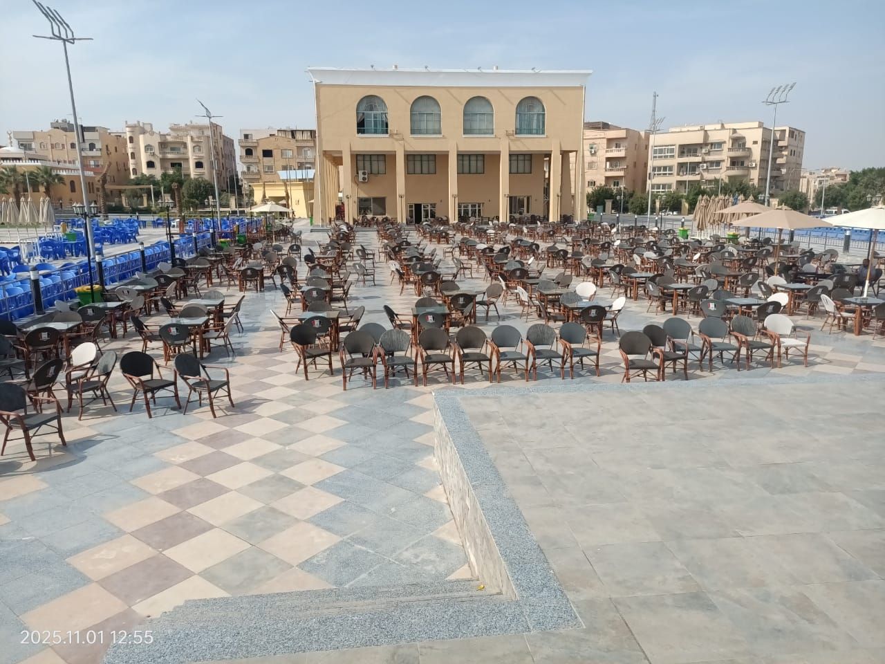 شاشات العرض داخل مراكز الشباب شاشات العرض داخل مراكز الشباب