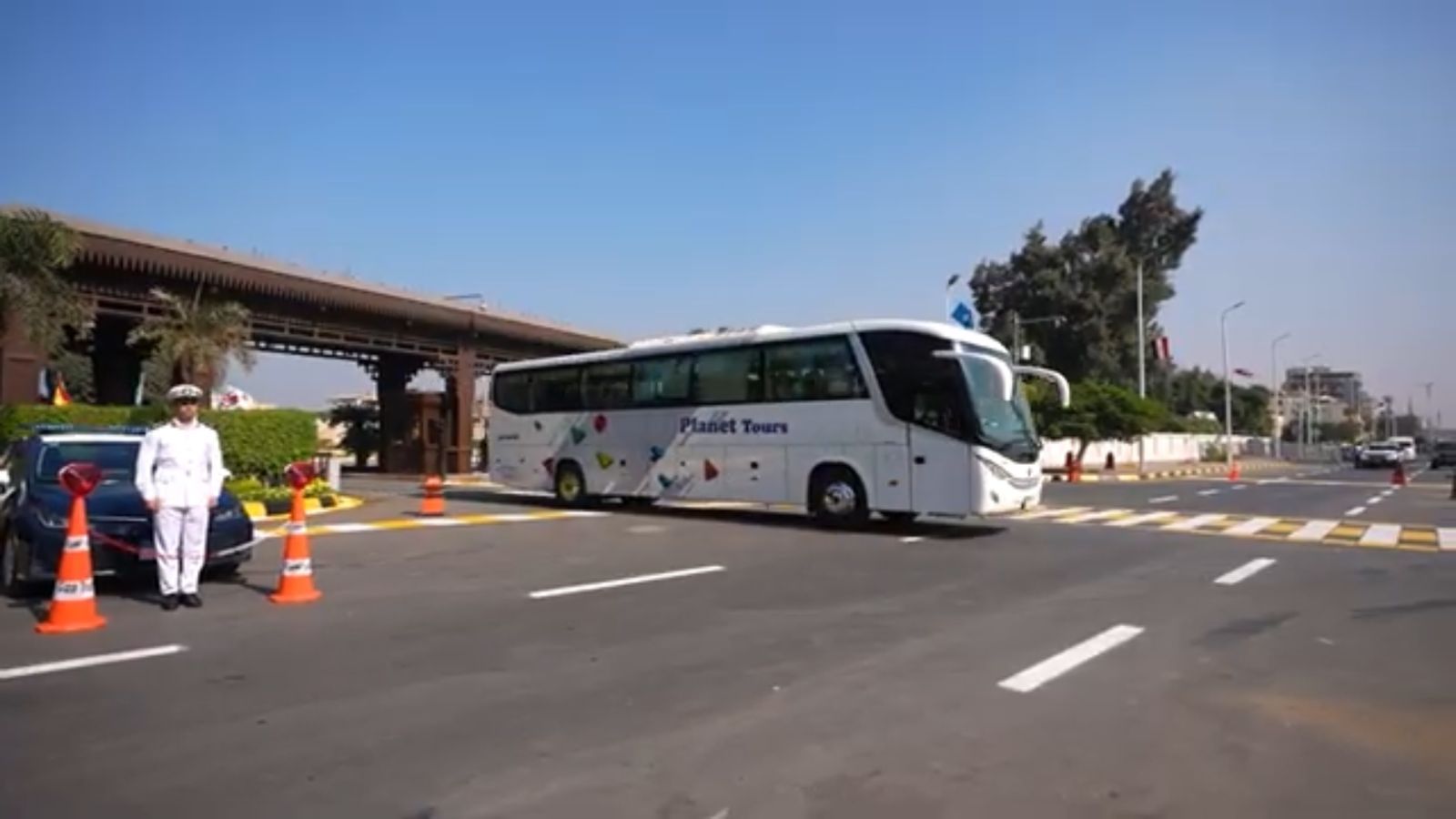 انتشار شرطي مكثف لتأمين ضيوف مصر قبل افتتاح المتحف المصري (4) انتشار شرطي مكثف لتأمين ضيوف مصر قبل افتتاح المتحف المصري (4)