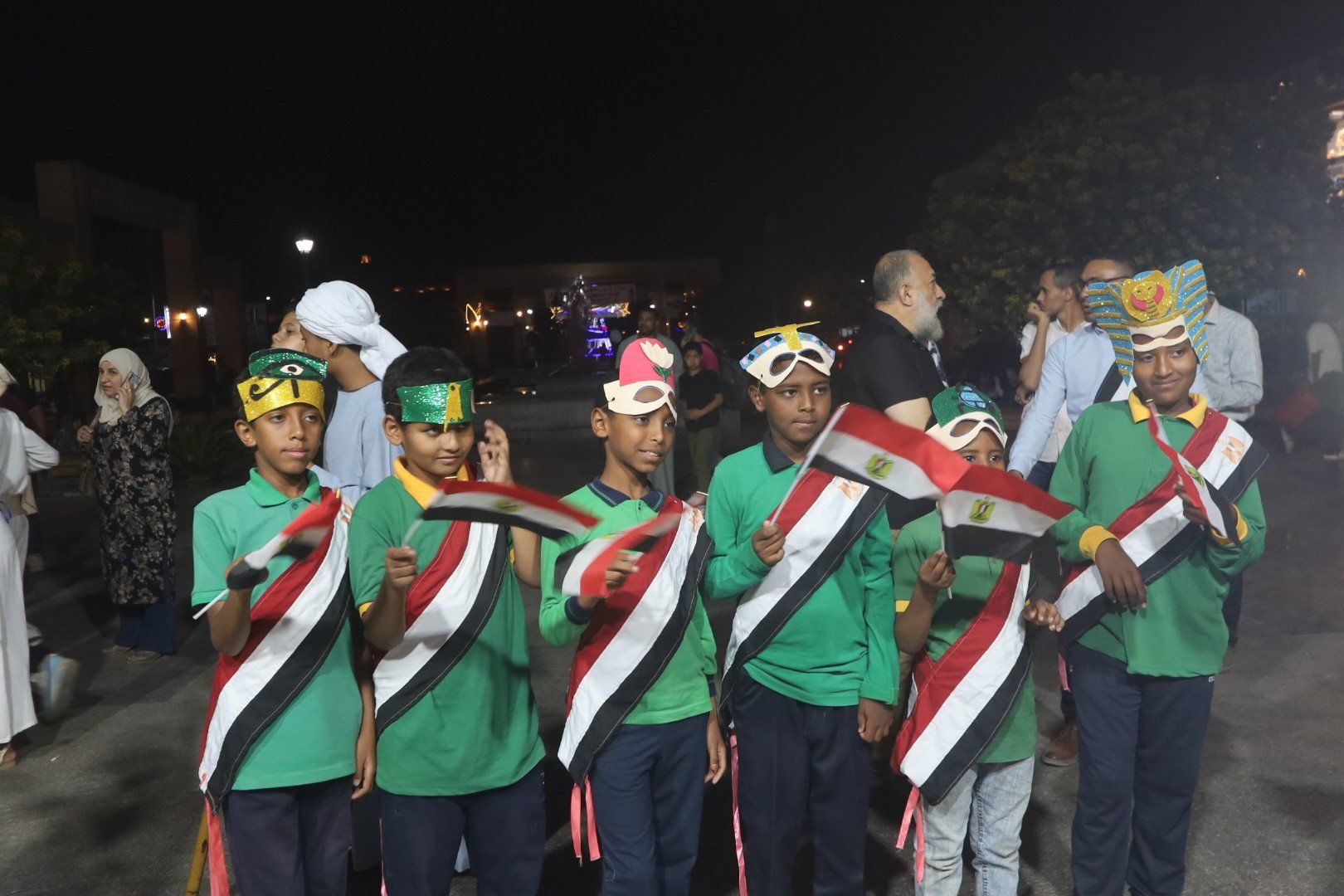 فرحة عارمة بين أهالى أسوان بحفل افتتاح المتحف المصرى الكبير (4) فرحة عارمة بين أهالى أسوان بحفل افتتاح المتحف المصرى الكبير (4)