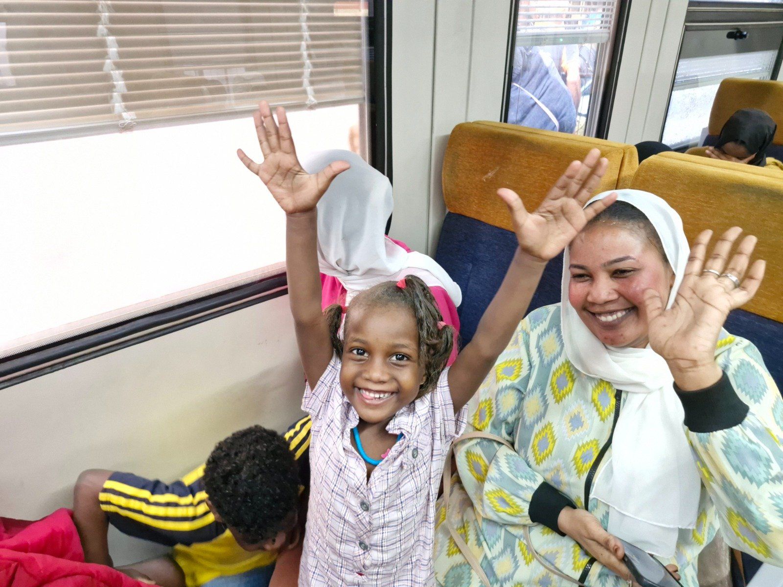 نقل الأشقاء السودانيين نقل الأشقاء السودانيين