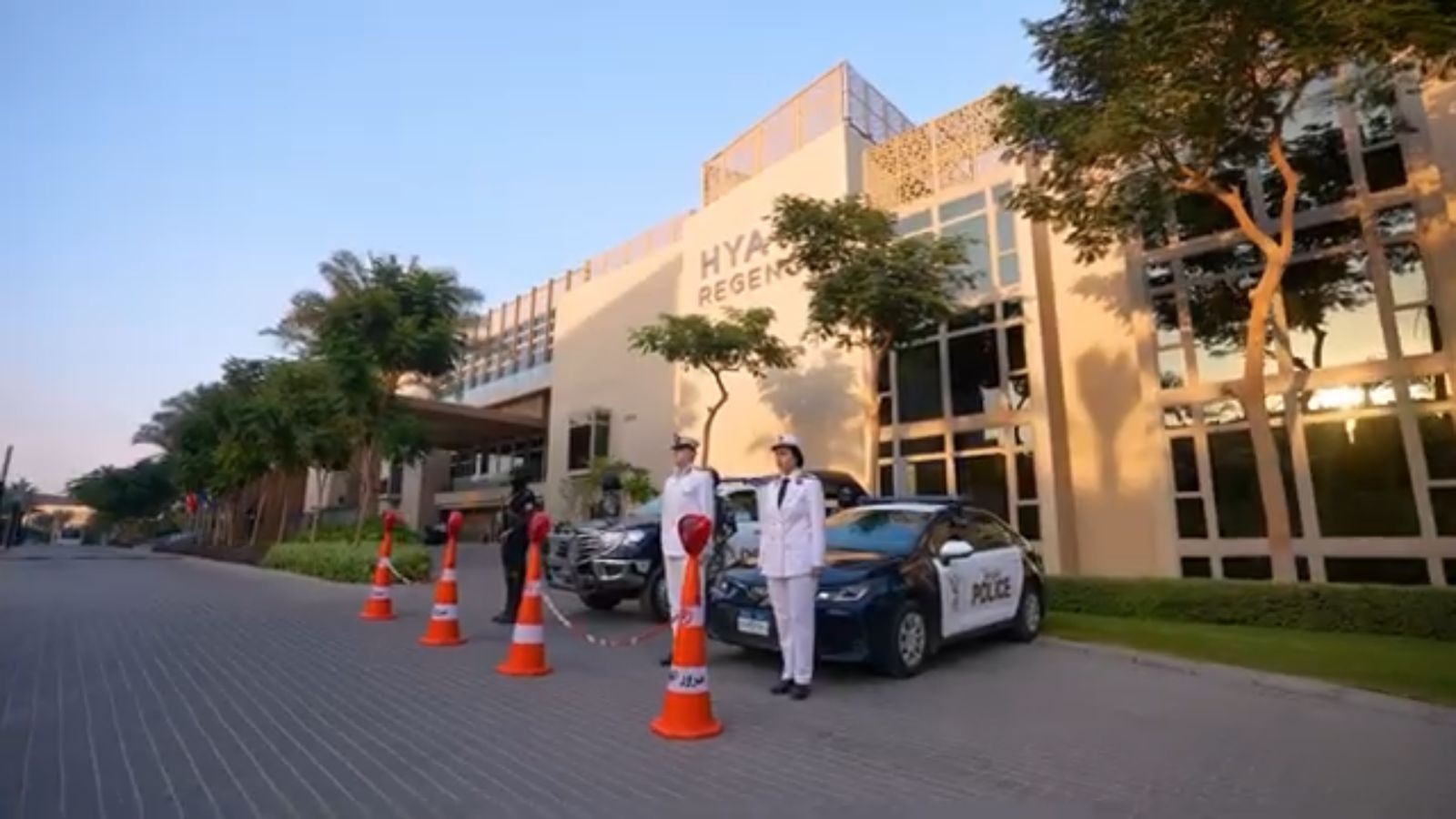 انتشار شرطي مكثف لتأمين ضيوف مصر قبل افتتاح المتحف المصري (3) انتشار شرطي مكثف لتأمين ضيوف مصر قبل افتتاح المتحف المصري (3)