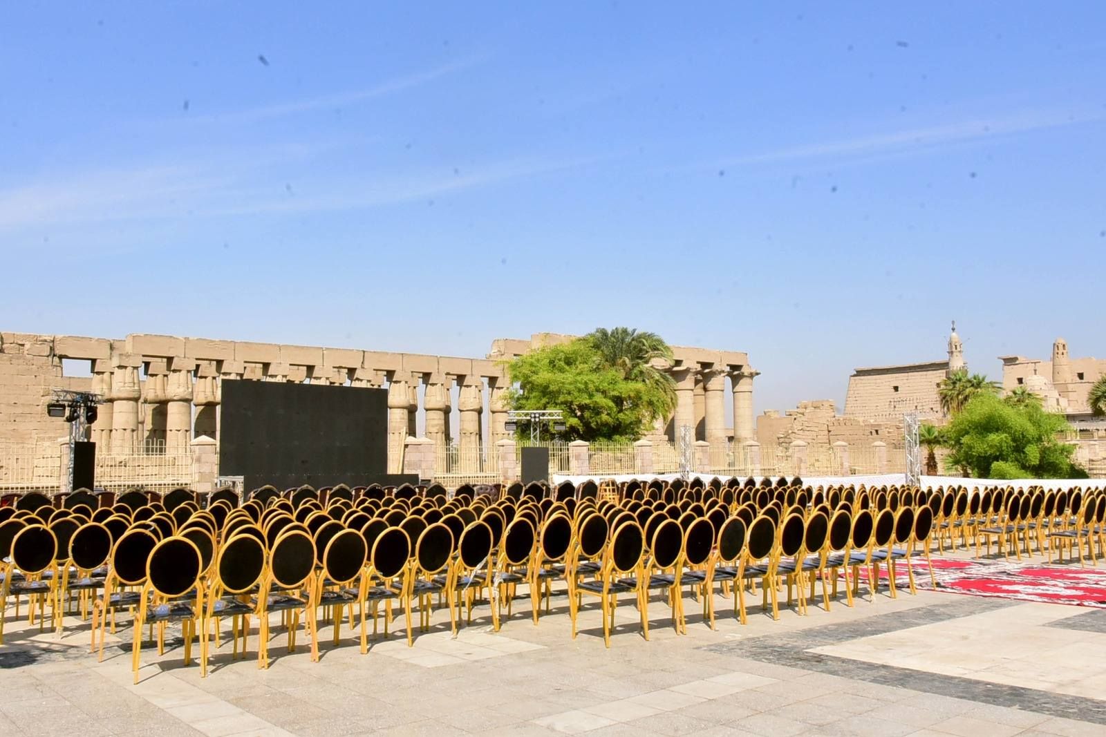 تجهيز ساحة أبو الحجاج وميدان صلاح الدين بالأقصر بشاشات ضخمة تجهيز ساحة أبو الحجاج وميدان صلاح الدين بالأقصر بشاشات ضخمة