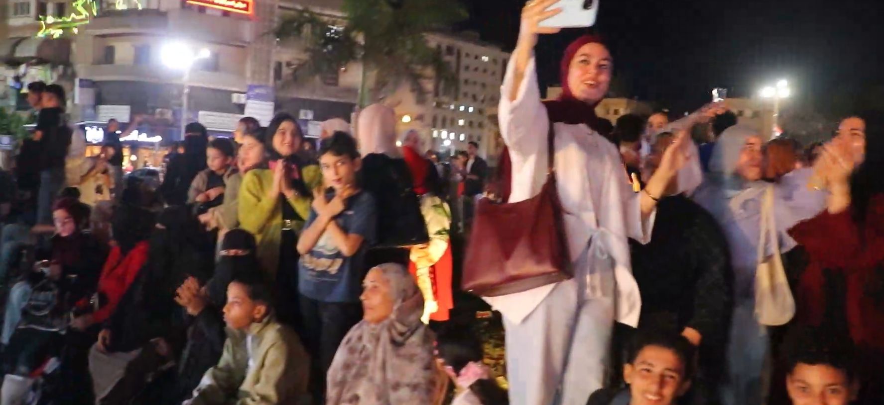 فرحة الفتيات عقب الإفتتاح _1 فرحة الفتيات عقب الإفتتاح _1