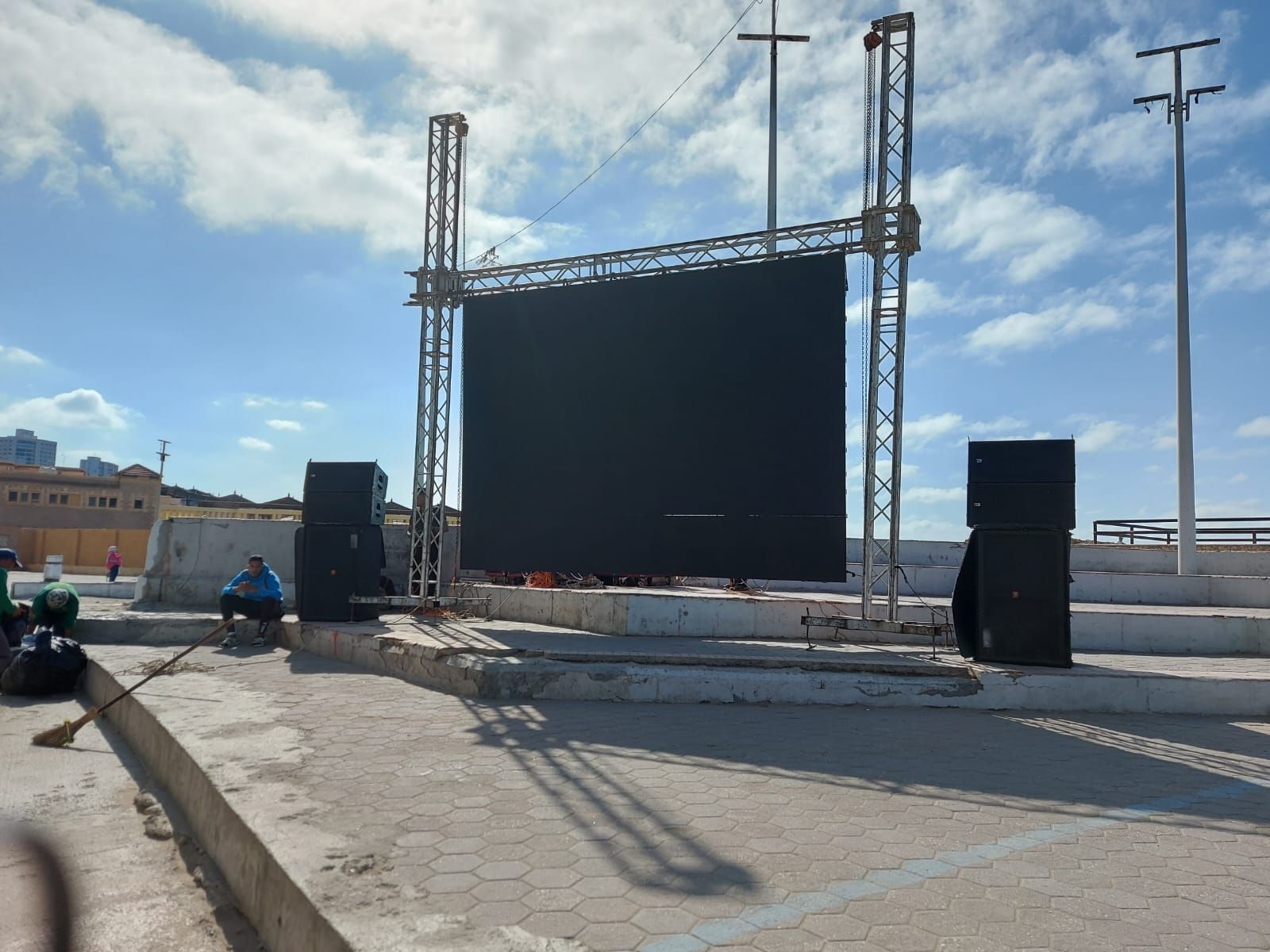 شاشات كبرى لنقل احتفالية المتحف الكبير شاشات كبرى لنقل احتفالية المتحف الكبير