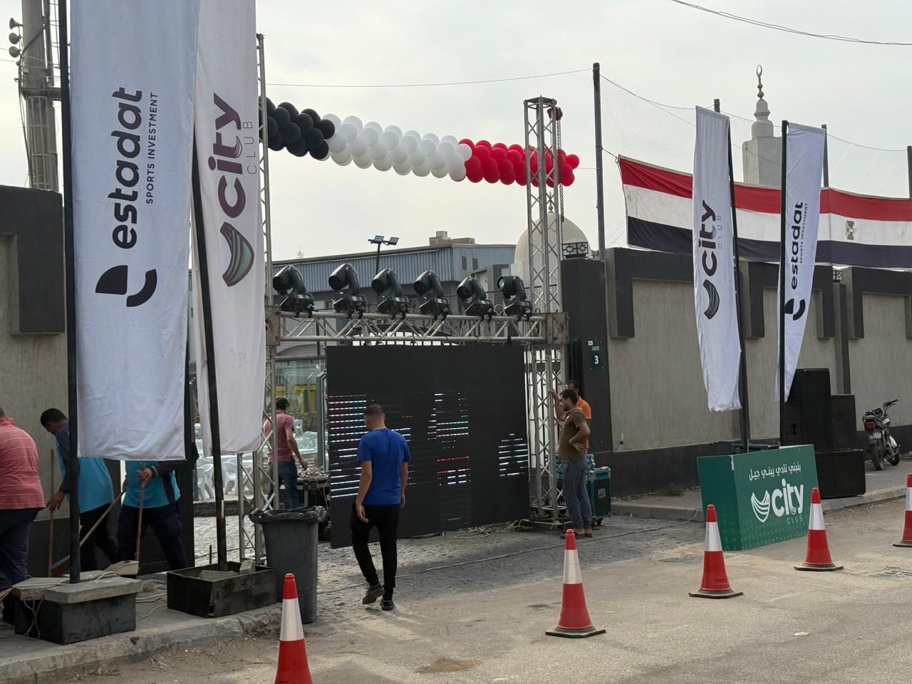 جانب من الاستعدادات ببنها جانب من الاستعدادات ببنها