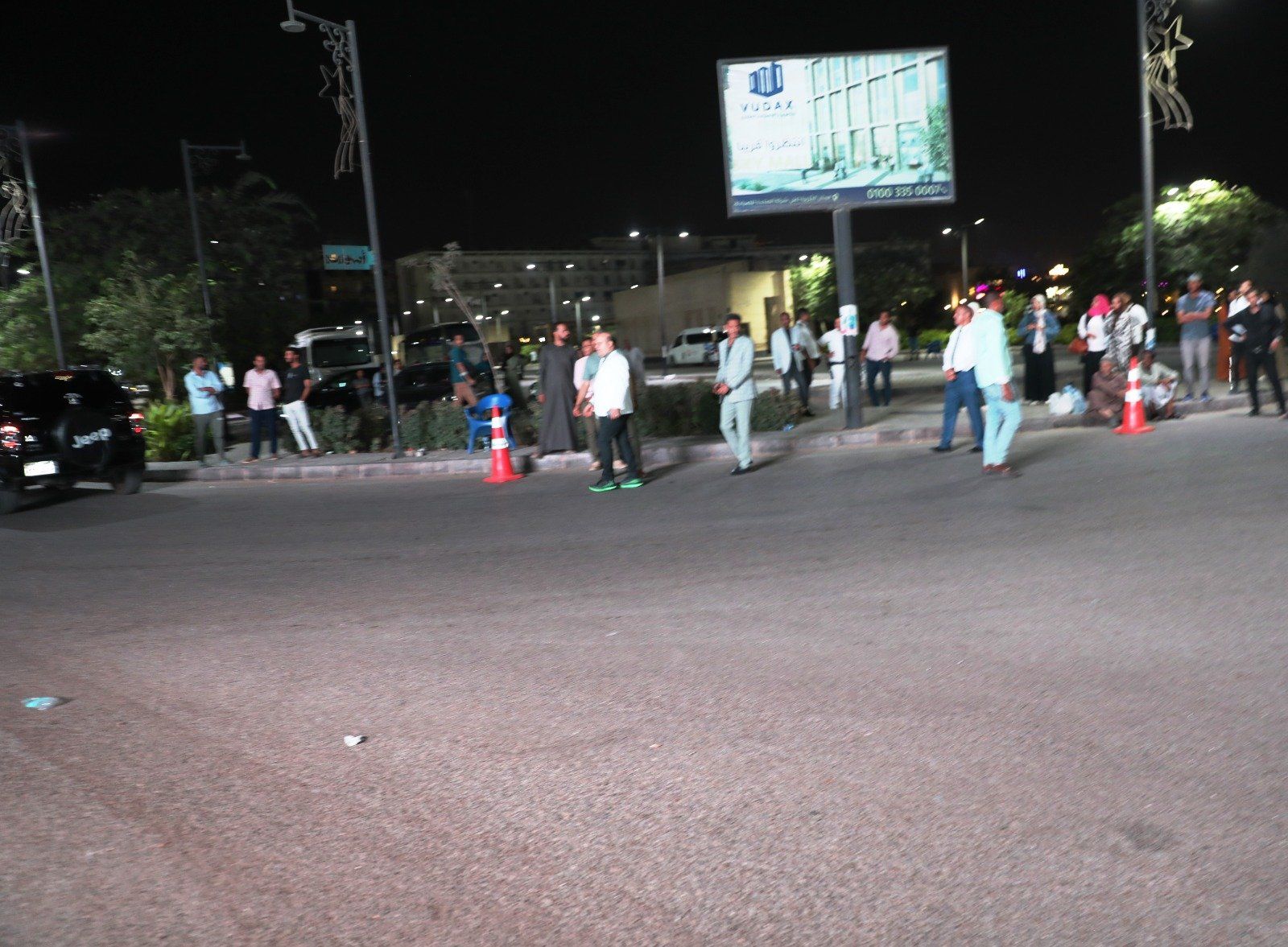 تزينت الشوارع والميادين باللمسات الجمالية تزينت الشوارع والميادين باللمسات الجمالية