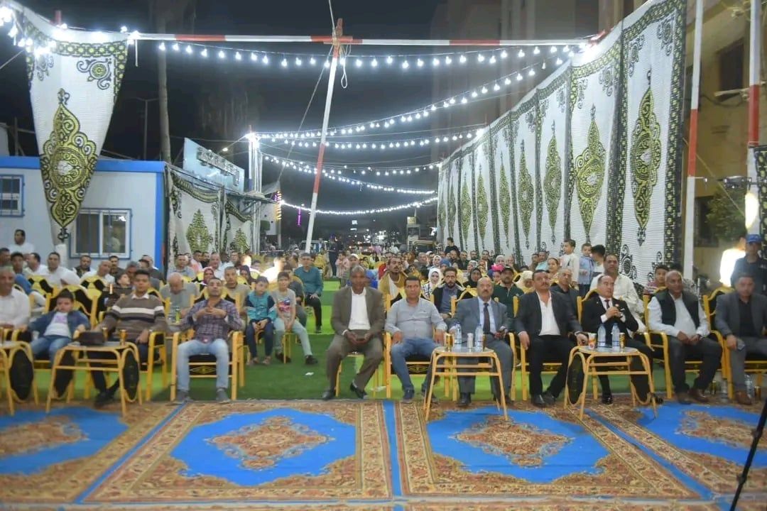 تجمع بمراكز الشباب لمشاهدة حفل افتتاح المتحف تجمع بمراكز الشباب لمشاهدة حفل افتتاح المتحف