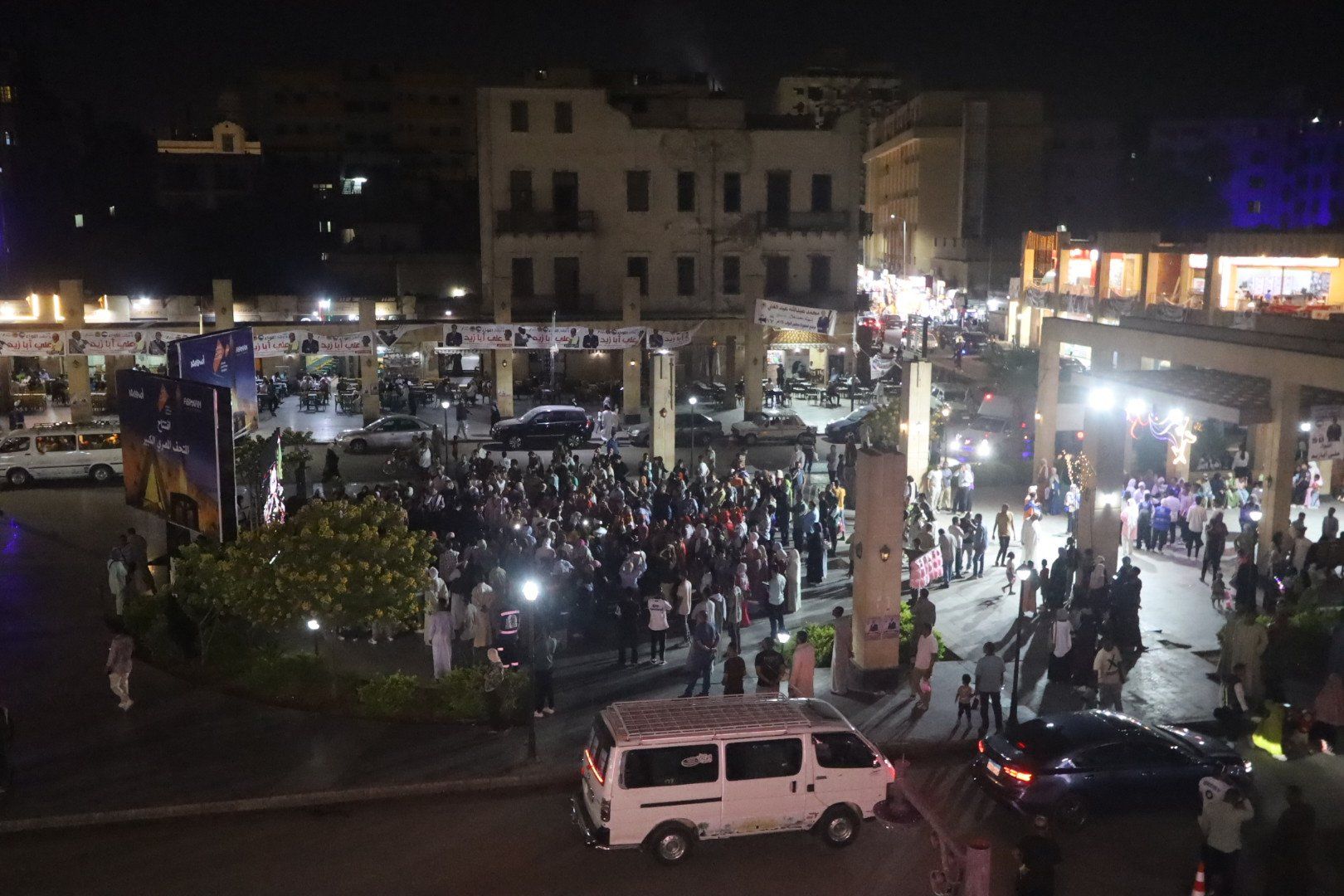 فرحة عارمة بين أهالى أسوان بحفل افتتاح المتحف المصرى الكبير (1) فرحة عارمة بين أهالى أسوان بحفل افتتاح المتحف المصرى الكبير (1)