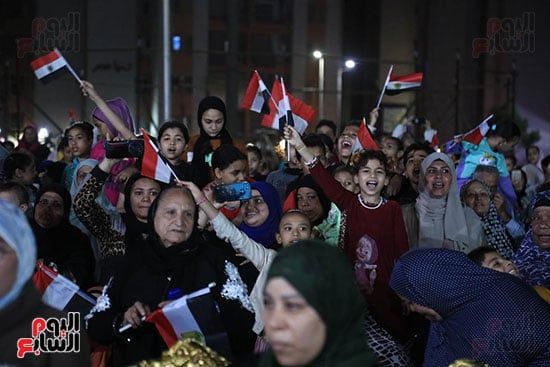 تجمع الاهالى للاحتفال تجمع الاهالى للاحتفال