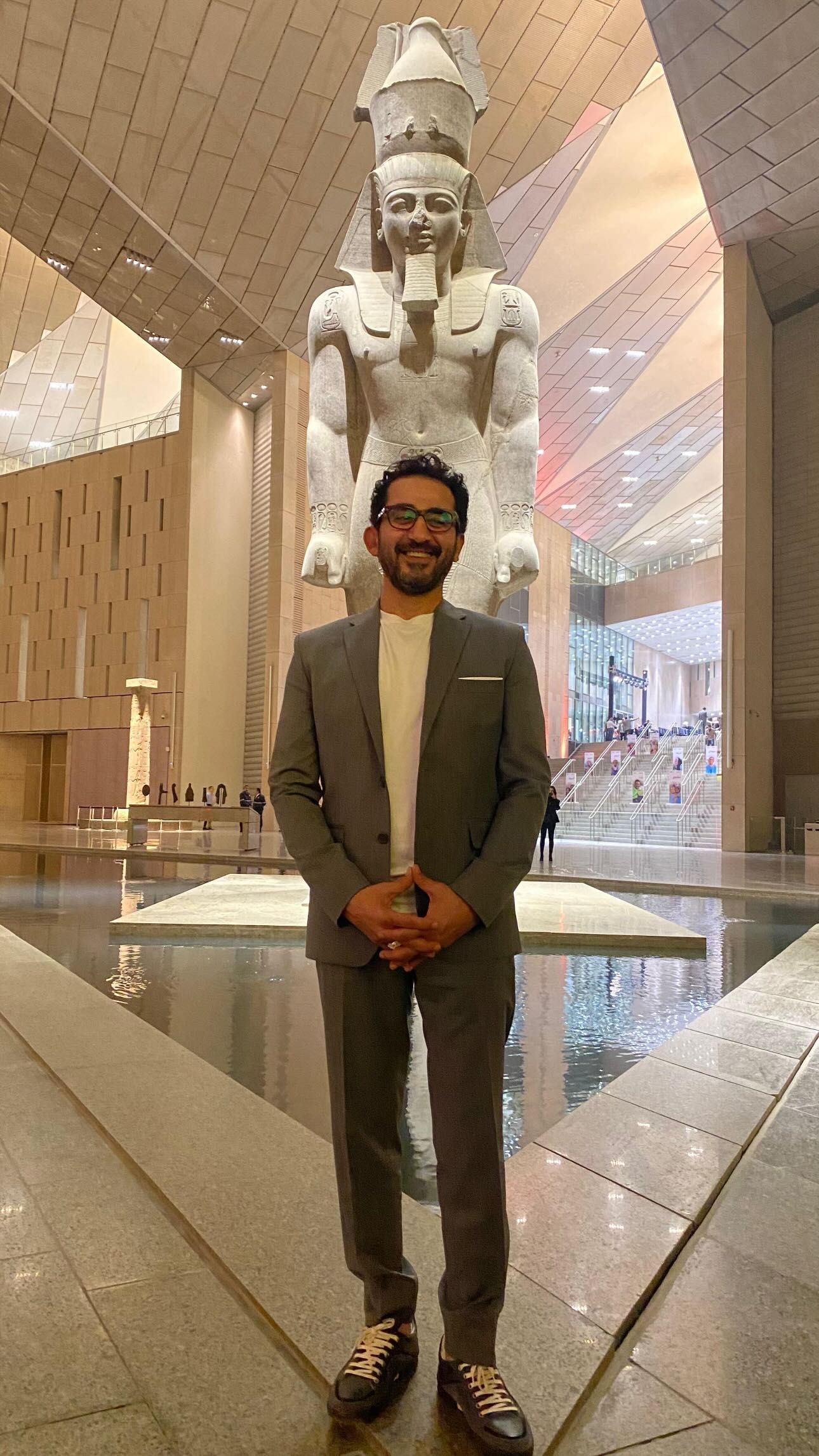 احمد حلمي داخل المتحف امام تمثال رمسيس احمد حلمي داخل المتحف امام تمثال رمسيس