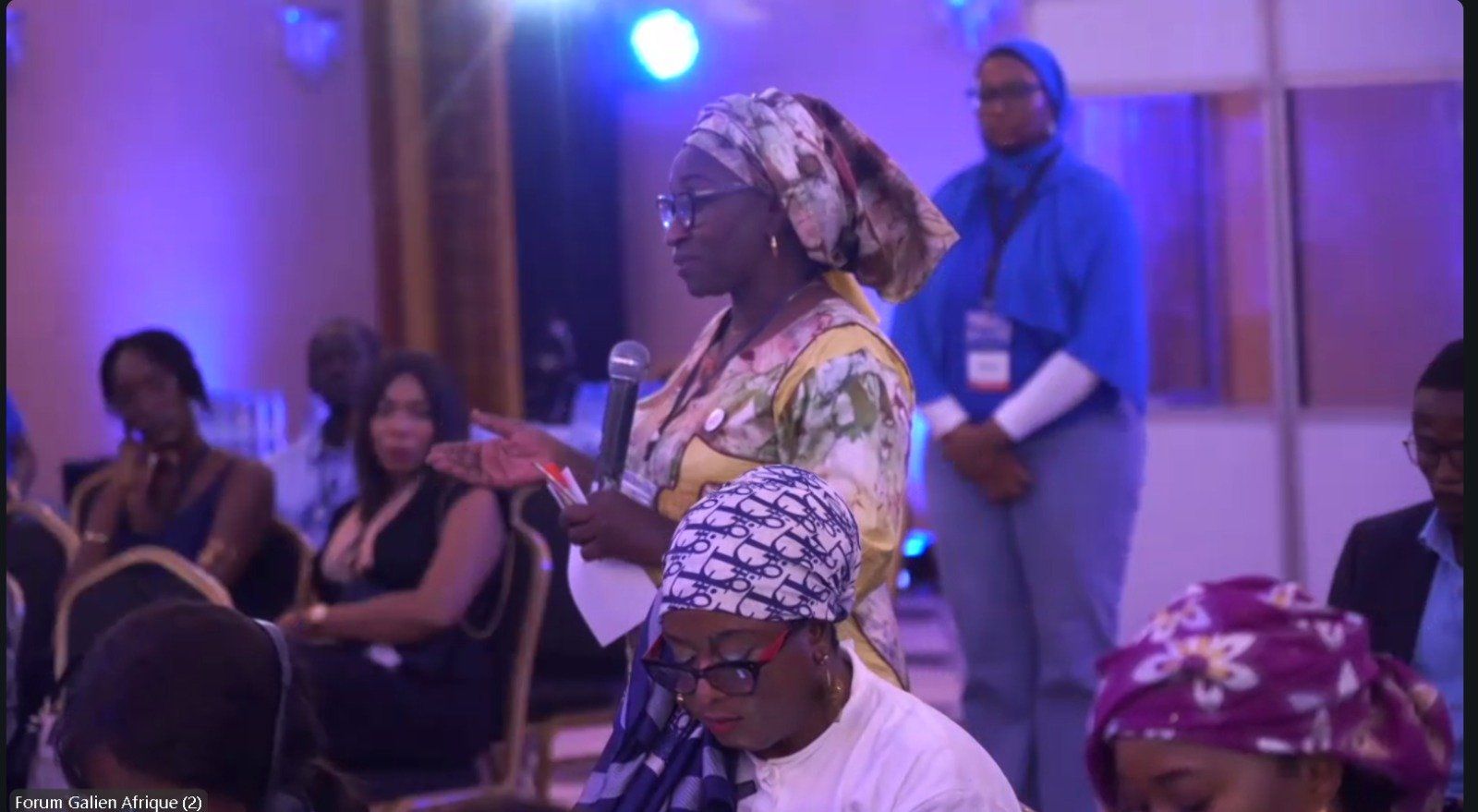 خلال الجلسة النقاشية خلال الجلسة النقاشية