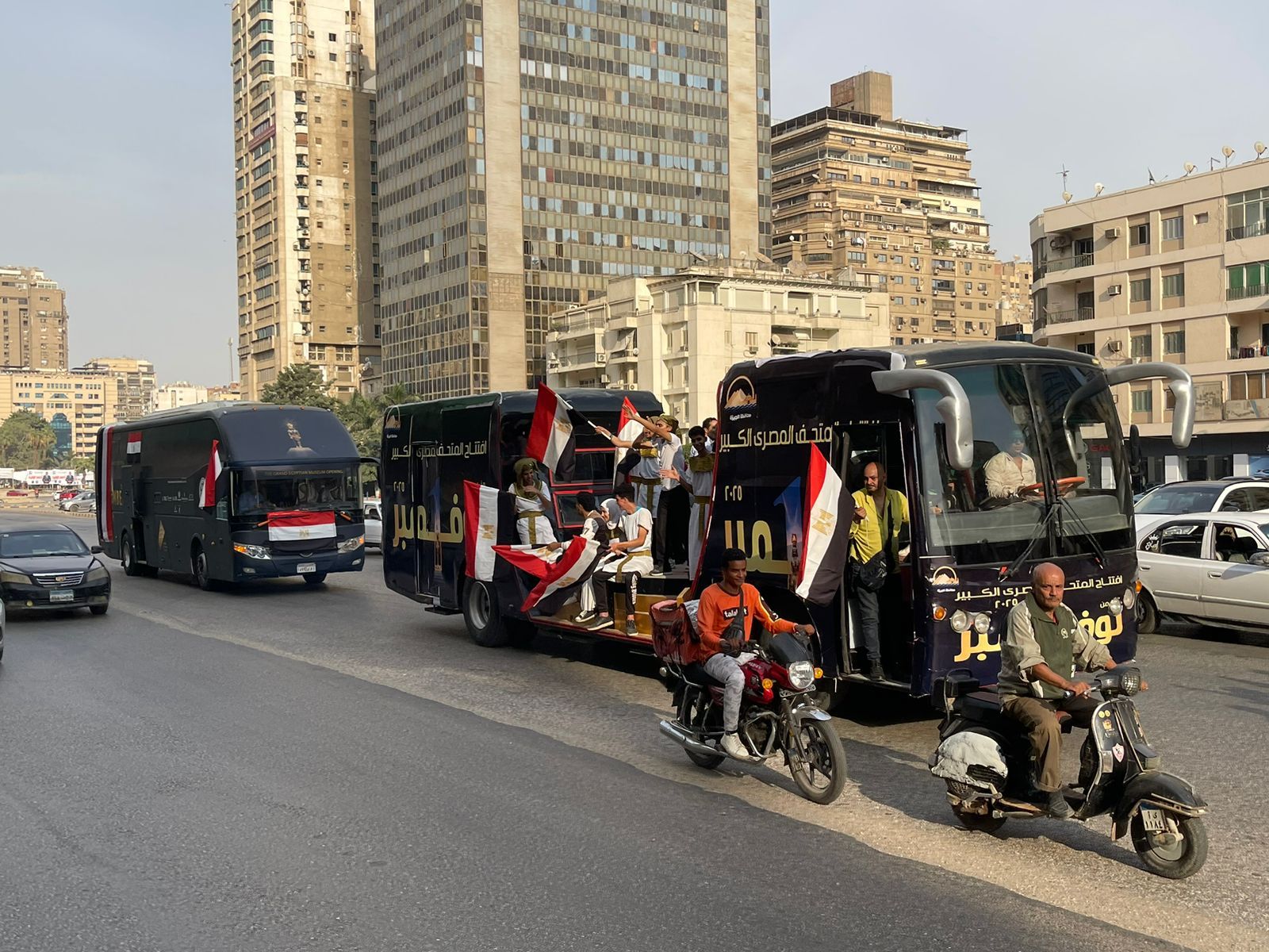 المتحف الكبير يشعل الأجواء في شوارع الجيزة المتحف الكبير يشعل الأجواء في شوارع الجيزة