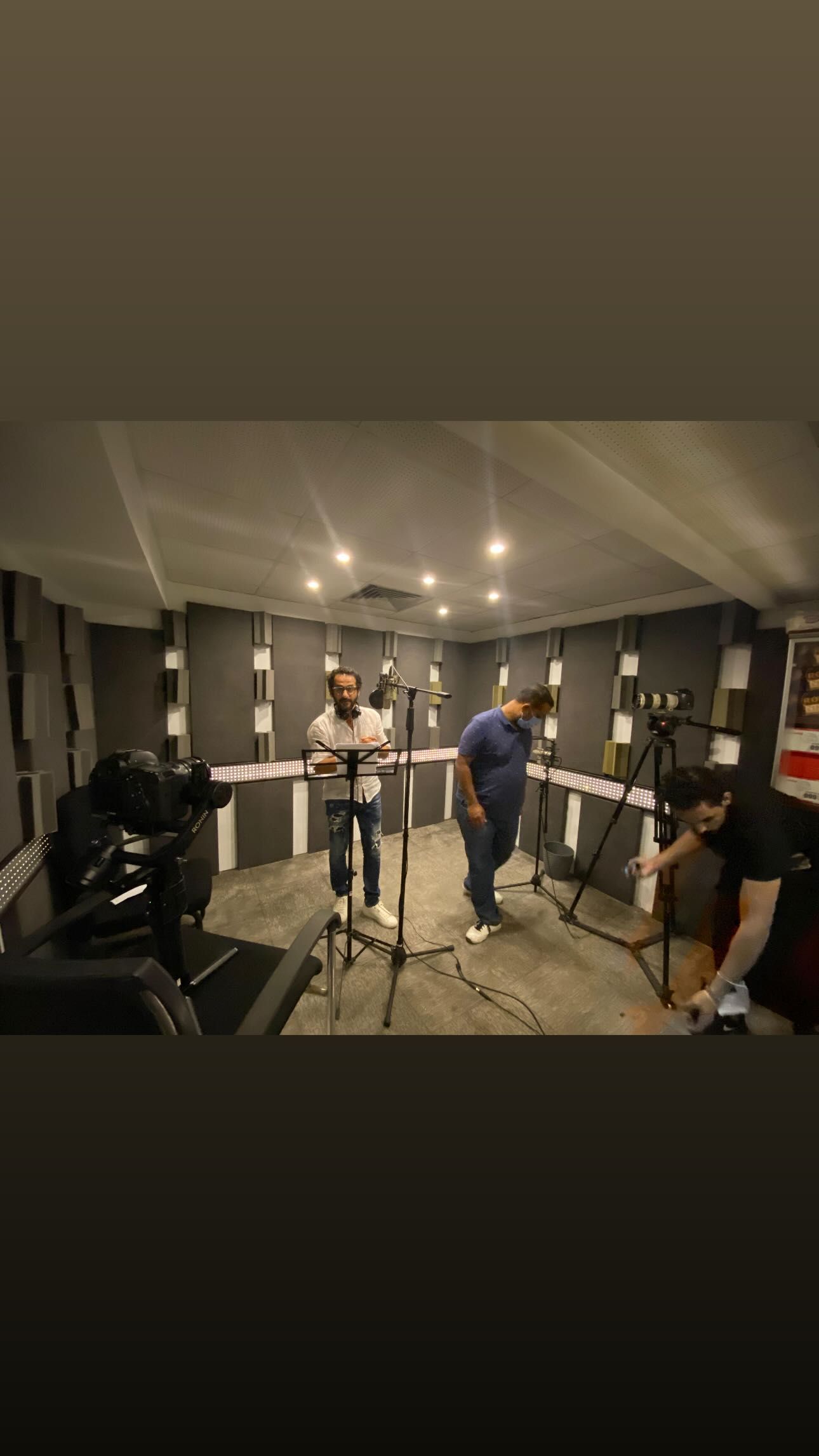 احمد حلمي من بروفات التعليق الصوتي احمد حلمي من بروفات التعليق الصوتي