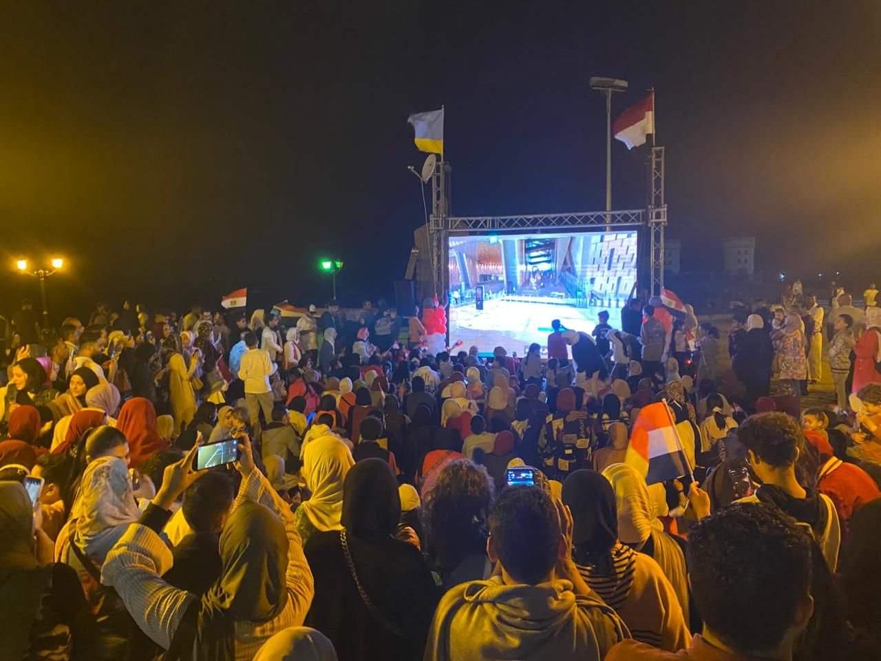 شاشات ضخمة فى الميادين شاشات ضخمة فى الميادين