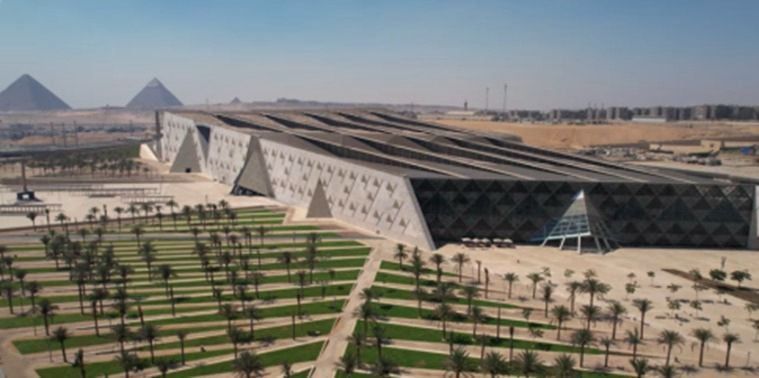 انتشار أمني استعداداً للحظة افتتاح المتحف المصري (2)