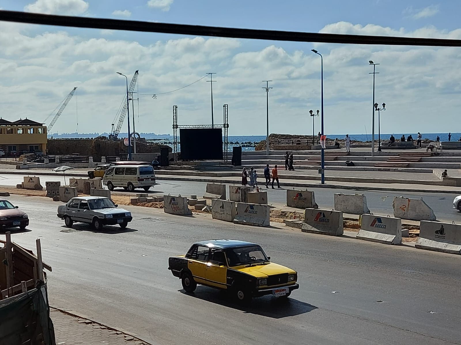 22 شاشه عملاقة بميادين الاسكندرية 22 شاشه عملاقة بميادين الاسكندرية