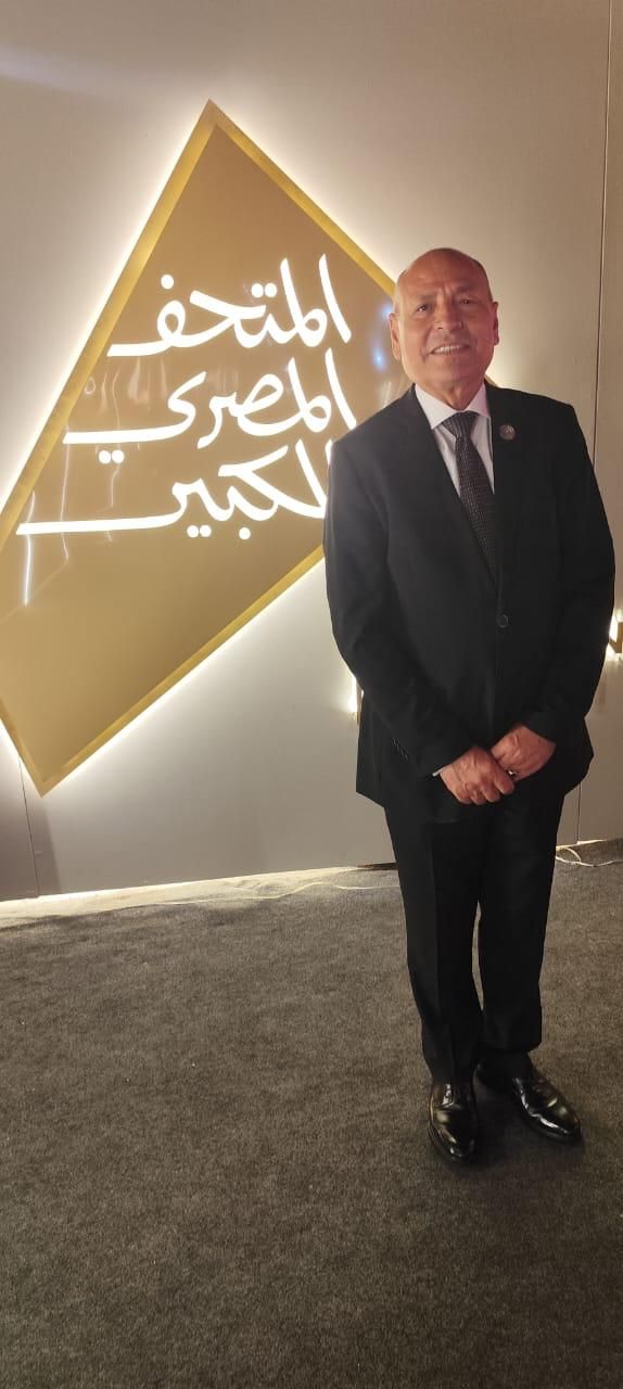 محافظ القاهرة داخل المتحف محافظ القاهرة داخل المتحف