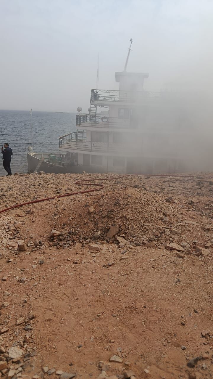 حريق فندق نيلى عائم (5) حريق فندق نيلى عائم (5)