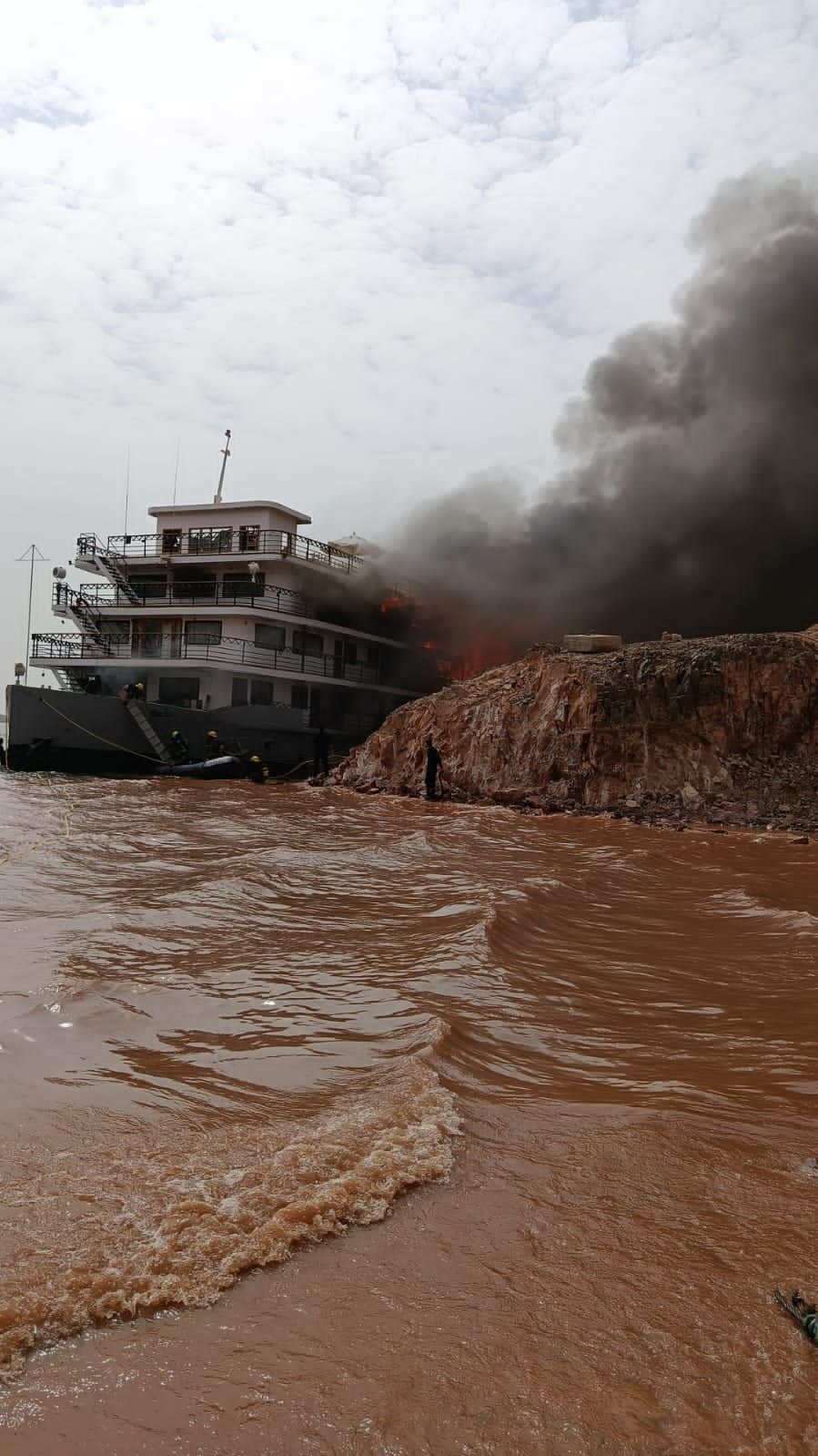 حريق فندق نيلى عائم (8) حريق فندق نيلى عائم (8)