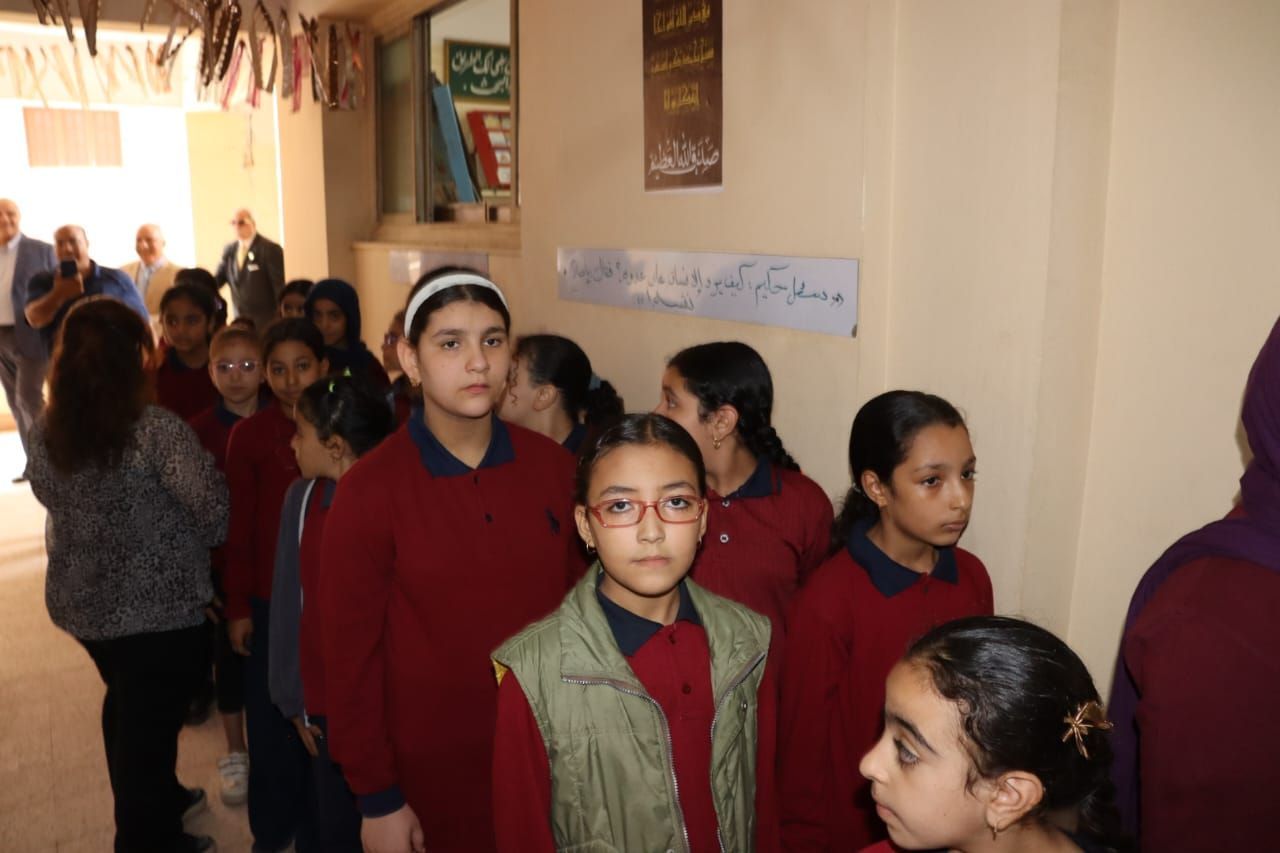 فحص الطالبات بالمرحلة الابتدائية