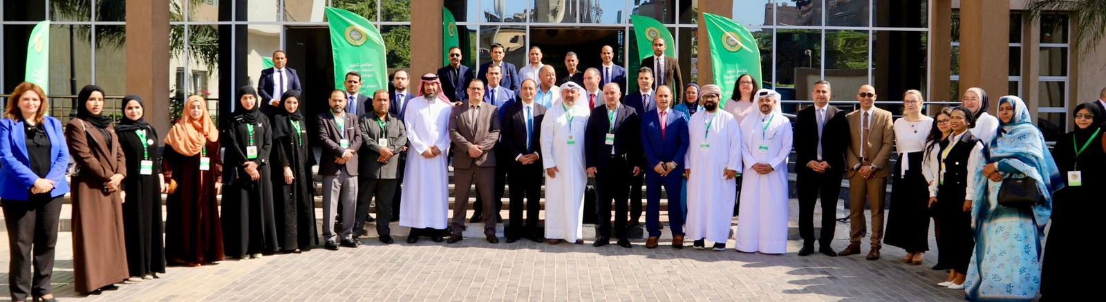 الدكتور عمرو عثمان والكاتب الصحفى مدحت وهبه وممثلى حكومات 14 دولة عربية داخل أحد مراكز صندوق مكافحة الإدمان الدكتور عمرو عثمان والكاتب الصحفى مدحت وهبه وممثلى حكومات 14 دولة عربية داخل أحد مراكز صندوق مكافحة الإدمان