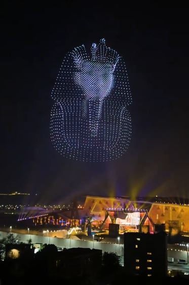 تمثال توت عنخ آمون تمثال توت عنخ آمون