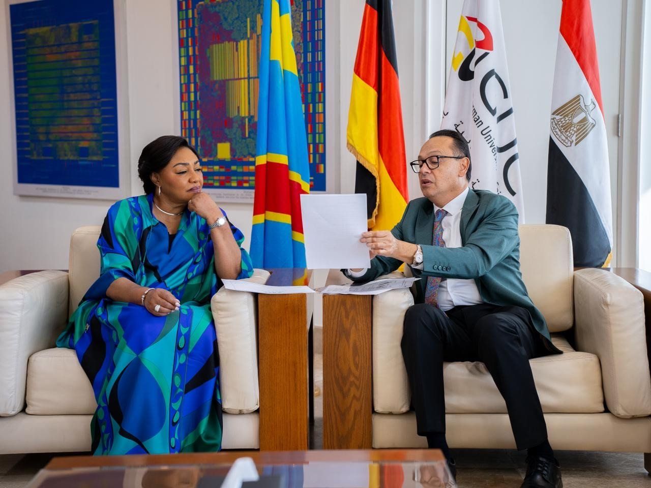 السيدة الأولى لجمهورية الكونغو الديمقراطية تزور الجامعة الألمانية بالقاهرة (1) السيدة الأولى لجمهورية الكونغو الديمقراطية تزور الجامعة الألمانية بالقاهرة (1)