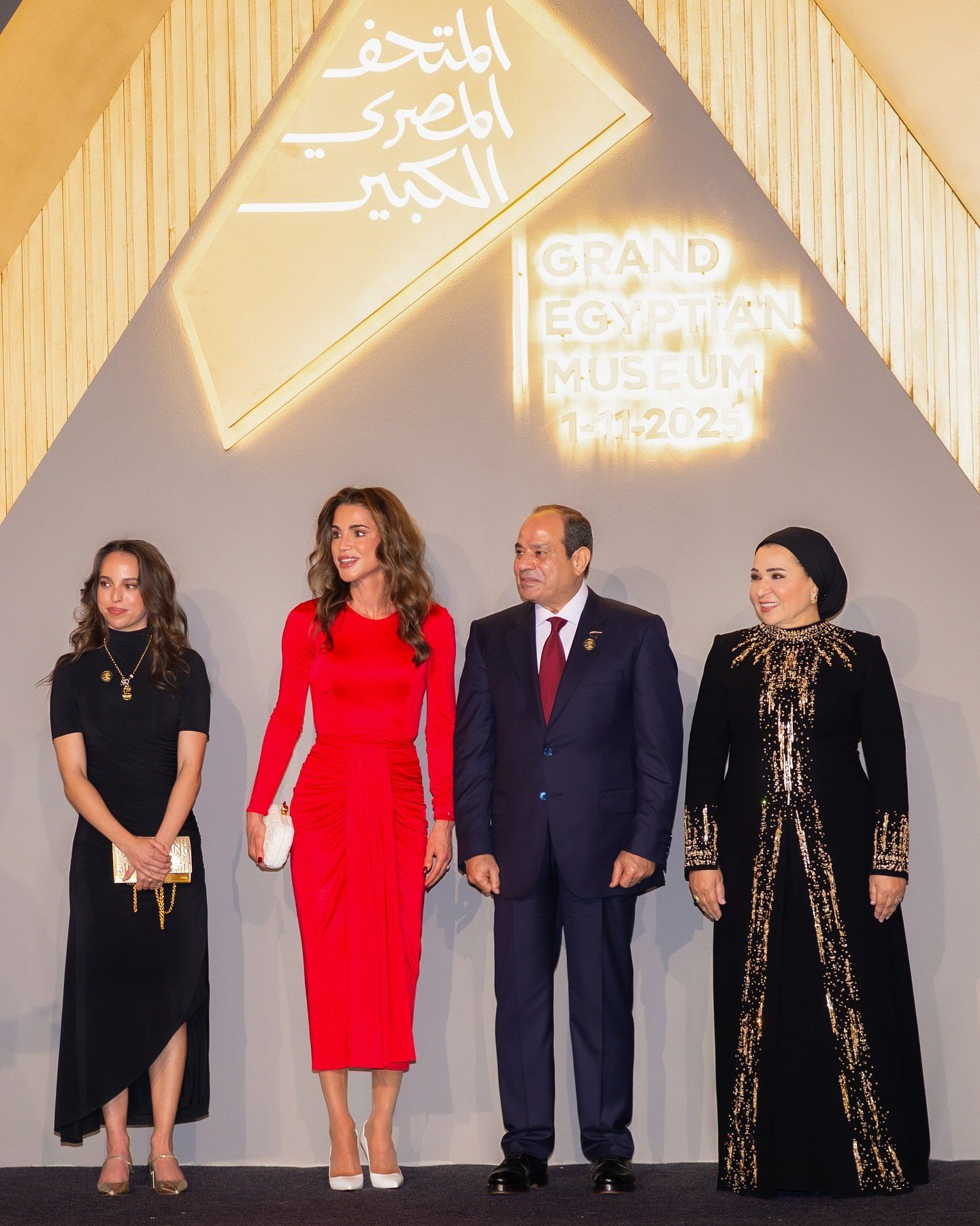 الرئيس السيسي والسيدة انتصار والملكة رانيا والأميرة سلمي الرئيس السيسي والسيدة انتصار والملكة رانيا والأميرة سلمي