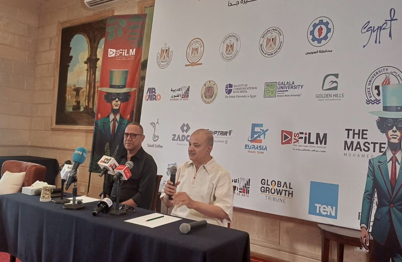 اشرف عبد الباقى في ندوة مهرجان VS - FILM