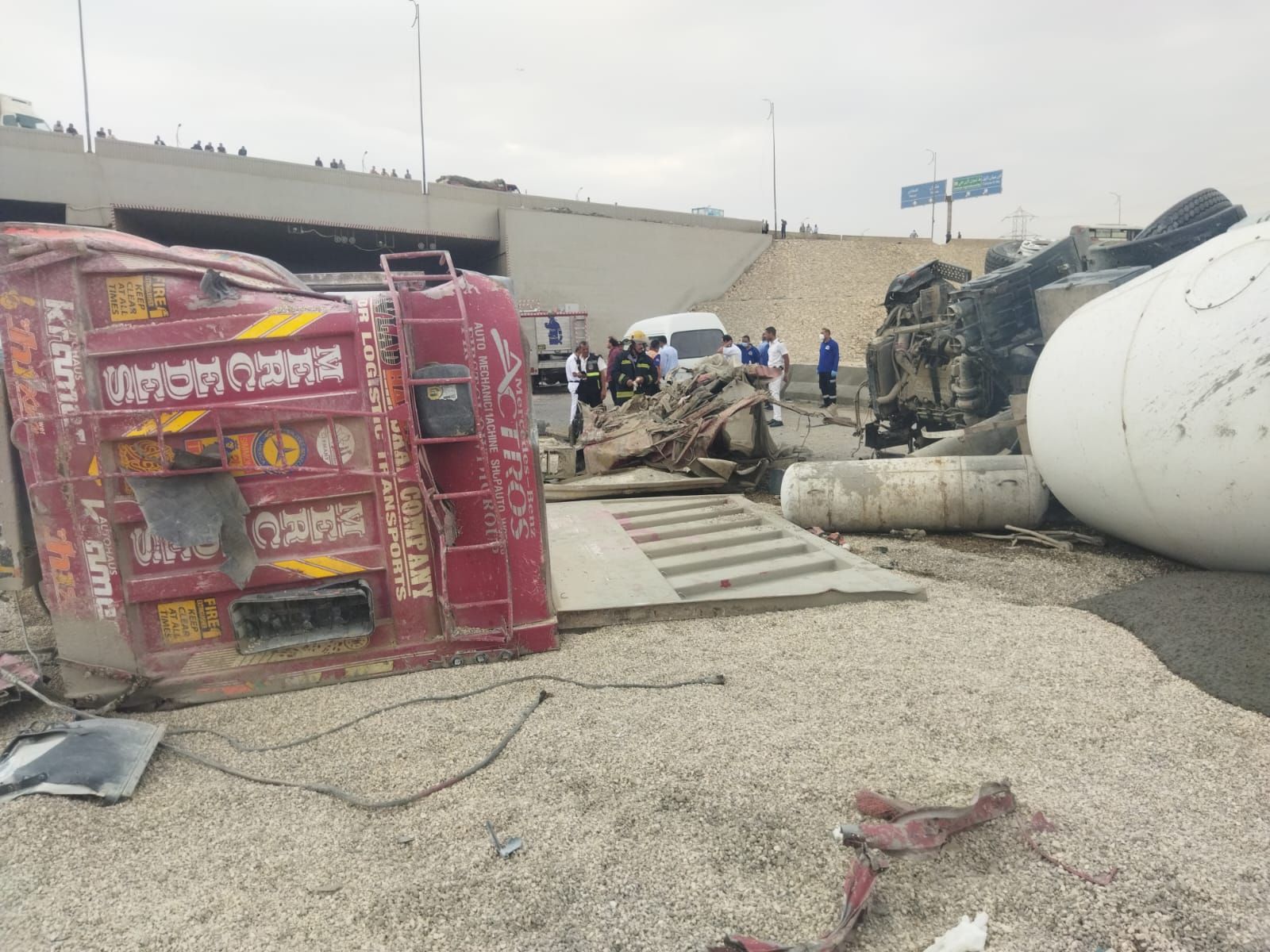 حادث تصادم سيارات أسفل نفق الاوسطى من طريق الاوتوستراد (1) حادث تصادم سيارات أسفل نفق الاوسطى من طريق الاوتوستراد (1)