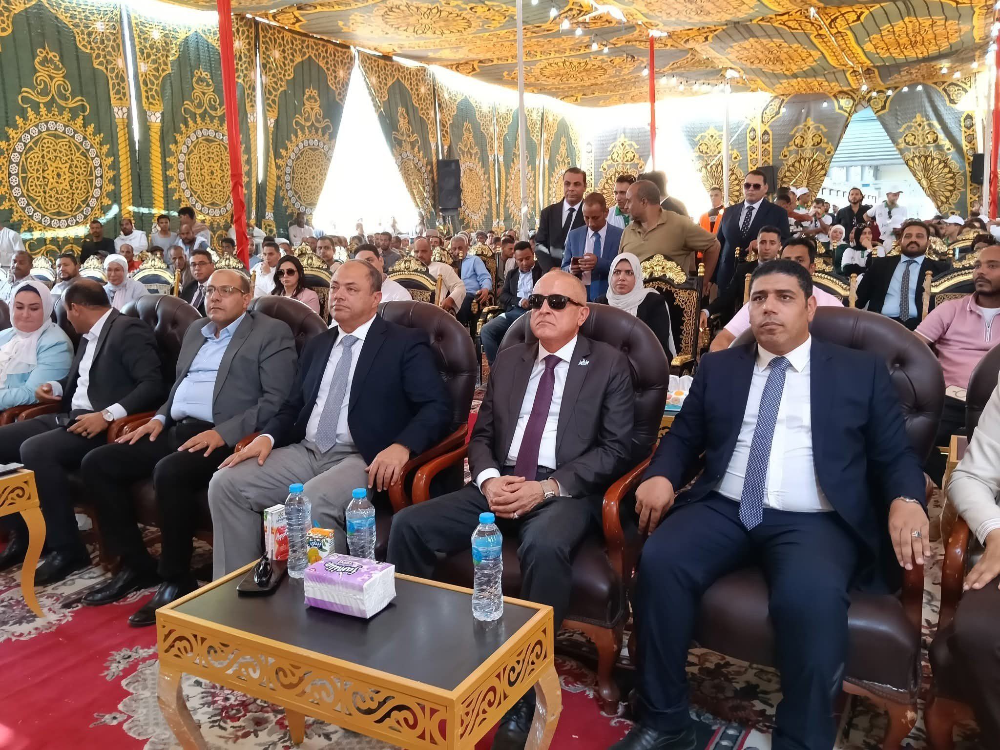 محافظ الأقصر ورئيس هيئة التنمية الصناعية يشهدان تدشين مجمع الصناعات الغذائية محافظ الأقصر ورئيس هيئة التنمية الصناعية يشهدان تدشين مجمع الصناعات الغذائية