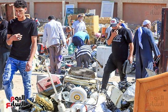 انواع كثيرة من الخردة