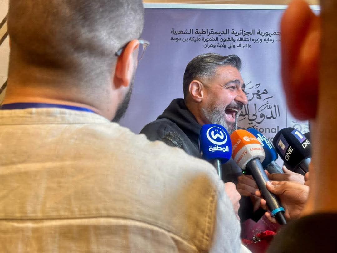 استقبال حافل بالنجم ياسر جلال فور وصوله الجزائر لتكريمه بمهرجان وهران (2) استقبال حافل بالنجم ياسر جلال فور وصوله الجزائر لتكريمه بمهرجان وهران (2)