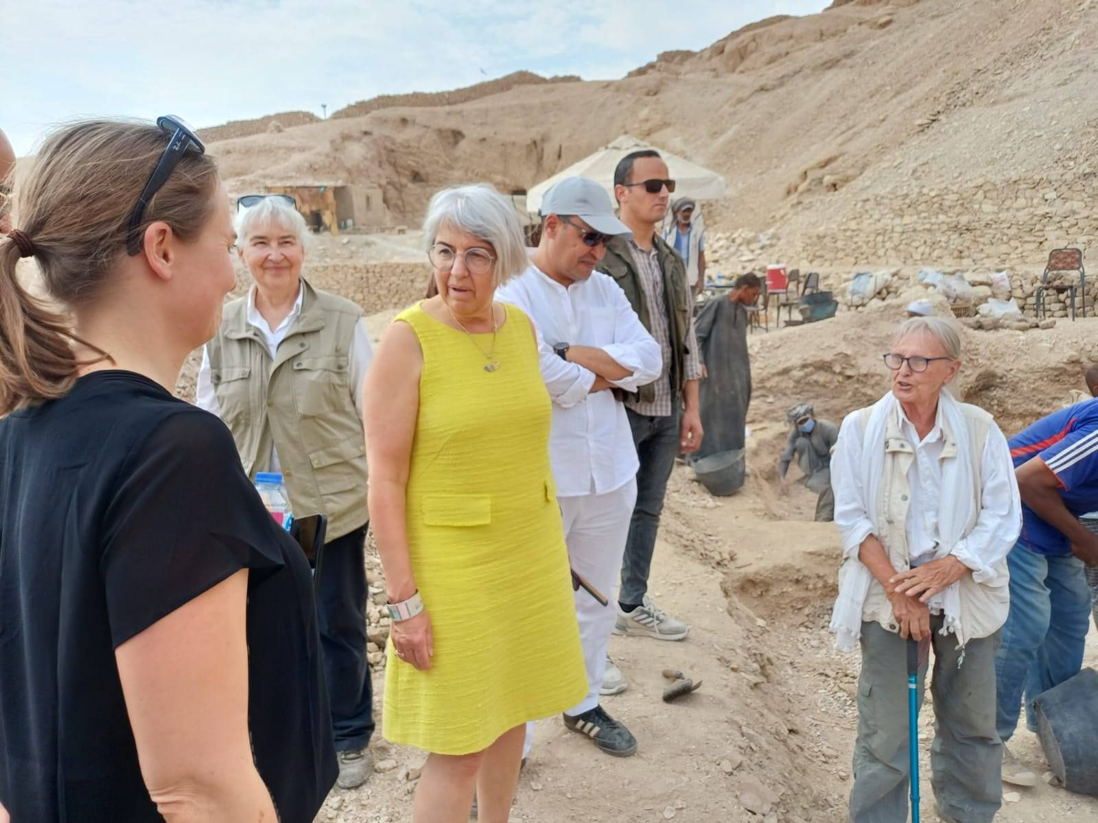 المستشارة الفيدرالية السويسرية في زيارة للمعالم الأثرية شرق وغرب الأقصر