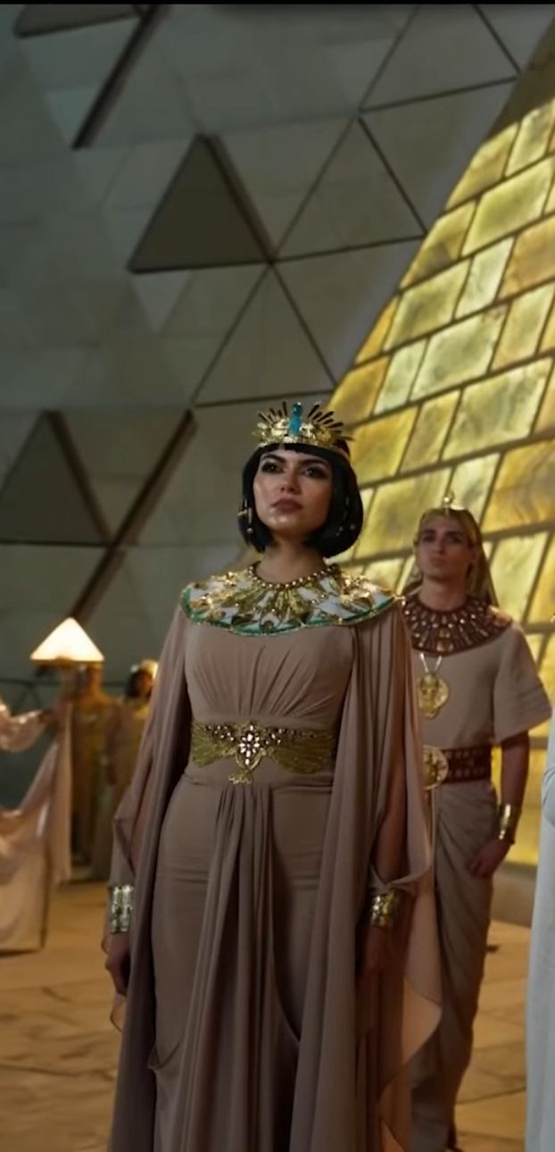 رينادا وليد بالزي الفرعوني رينادا وليد بالزي الفرعوني