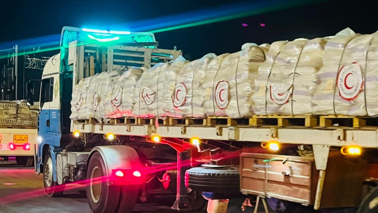 قوافل الهلال الأحمر المصرى إلى غزة