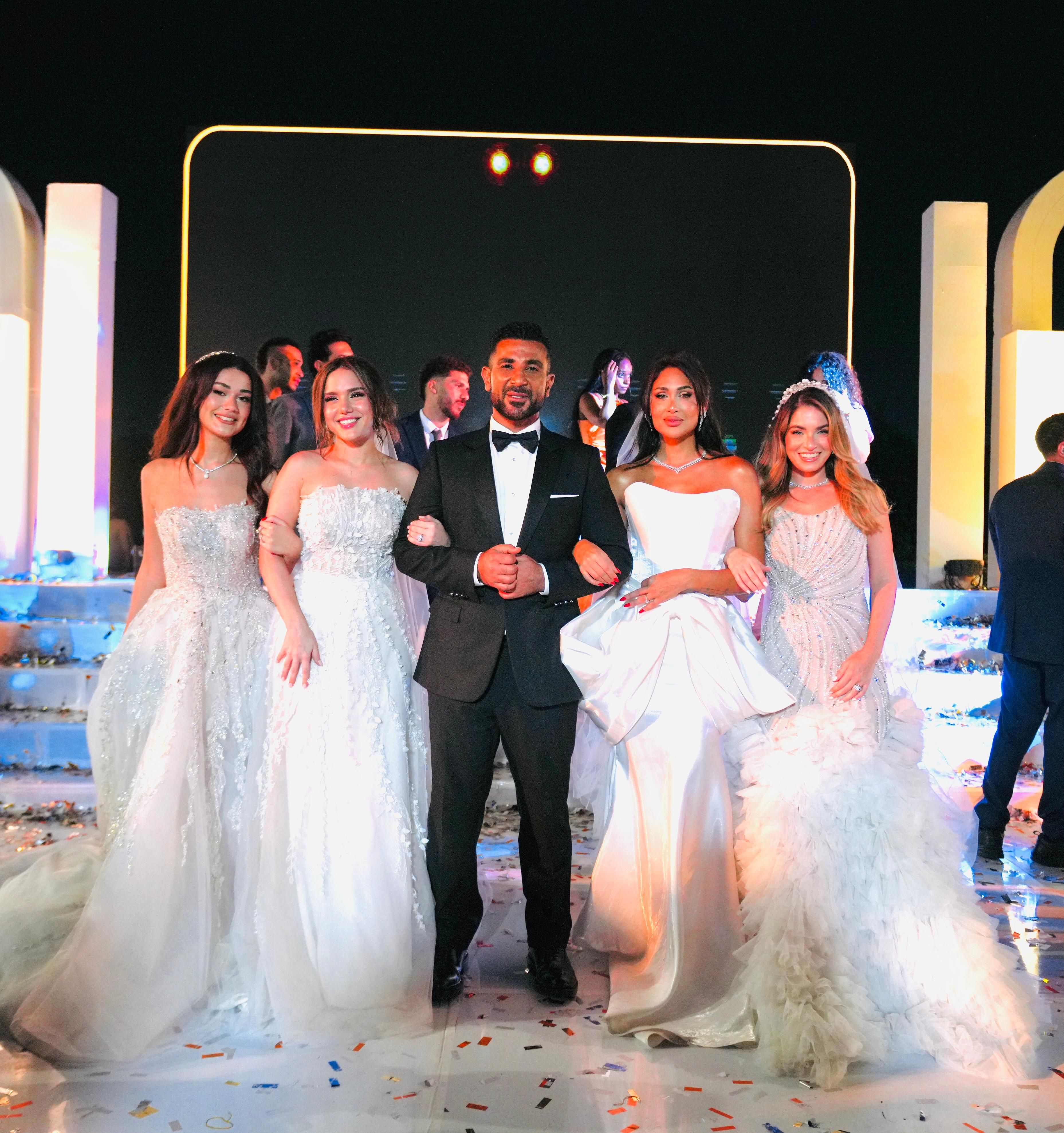 أحمد سعد ببدلة زفاف يتوسط رنا رئيس وانجي كيوان وبسنت ابو باشا وهاجر السراج