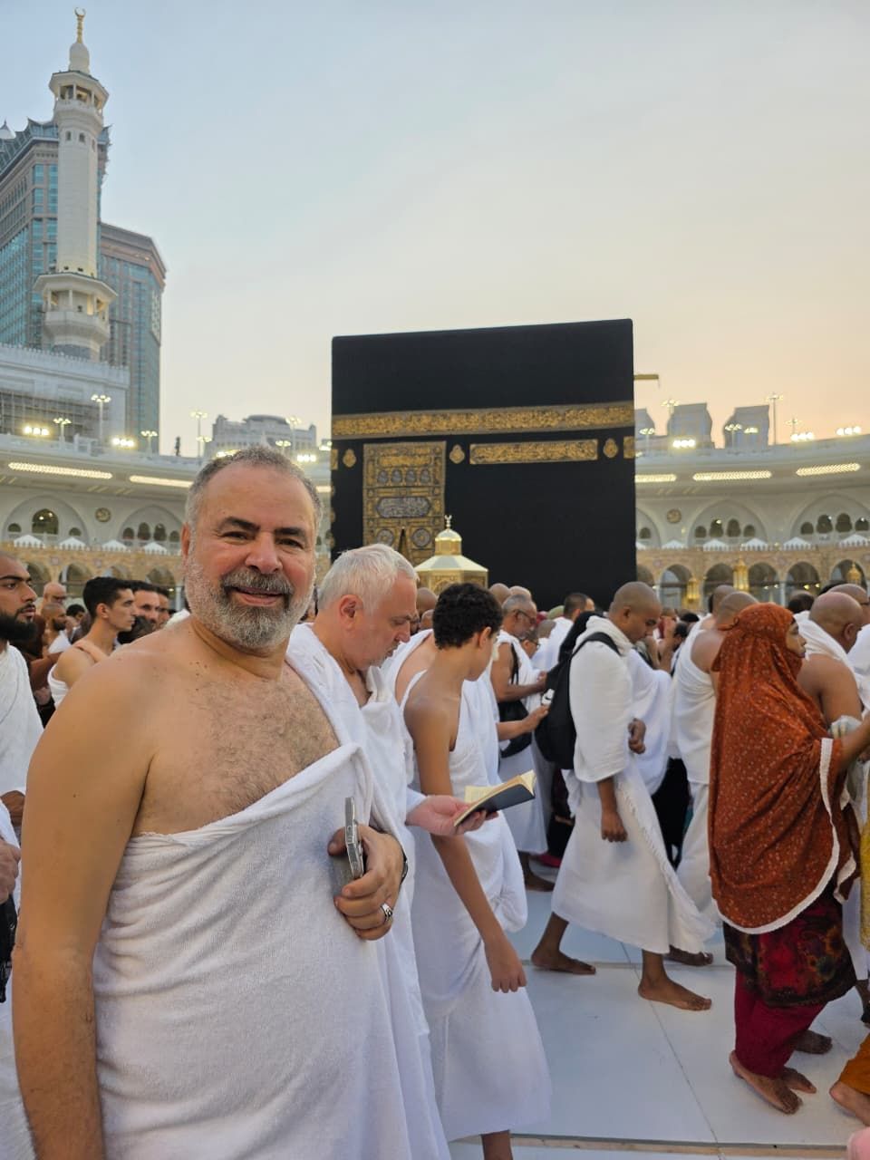 صبحي خليل يؤدى مناسك العمرة صبحي خليل يؤدى مناسك العمرة