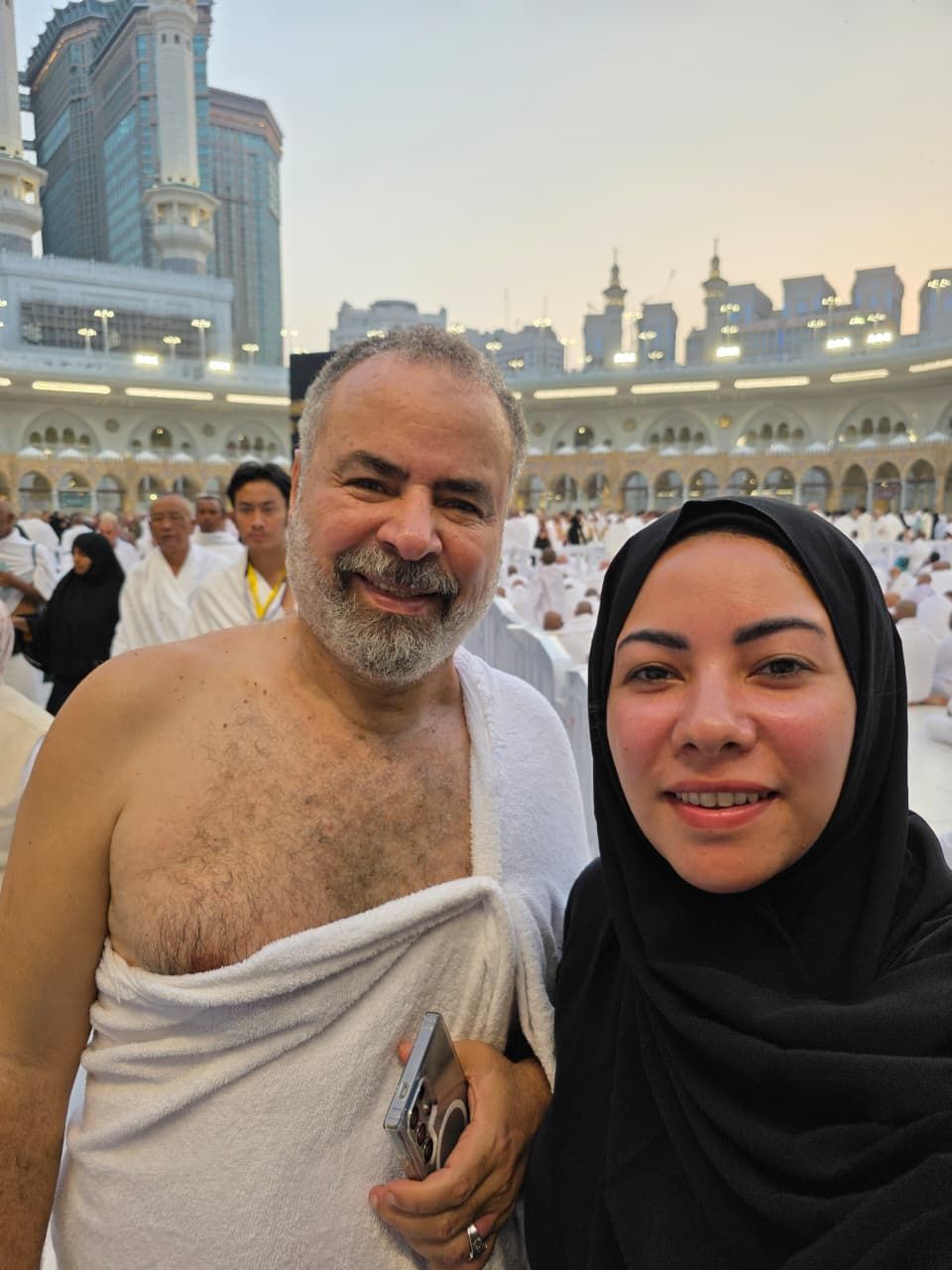 صبحي خليل وابنته من مناسك العمرة صبحي خليل وابنته من مناسك العمرة