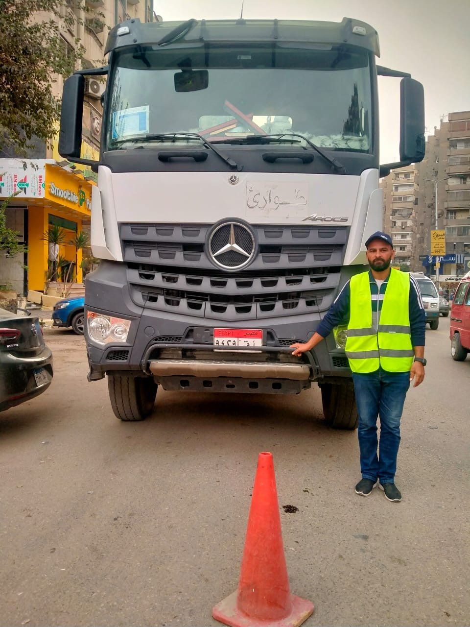 تمركز المعدات في الشوارع تحسبًا لسقوط أمطار تمركز المعدات في الشوارع تحسبًا لسقوط أمطار