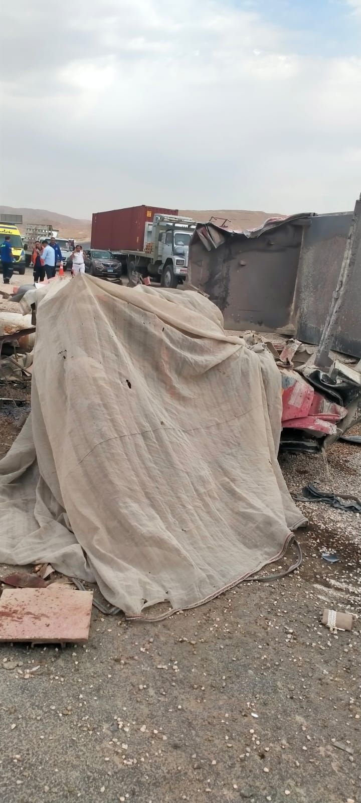 حادث تصادم سيارات أسفل نفق الاوسطى من طريق الاوتوستراد (4) حادث تصادم سيارات أسفل نفق الاوسطى من طريق الاوتوستراد (4)